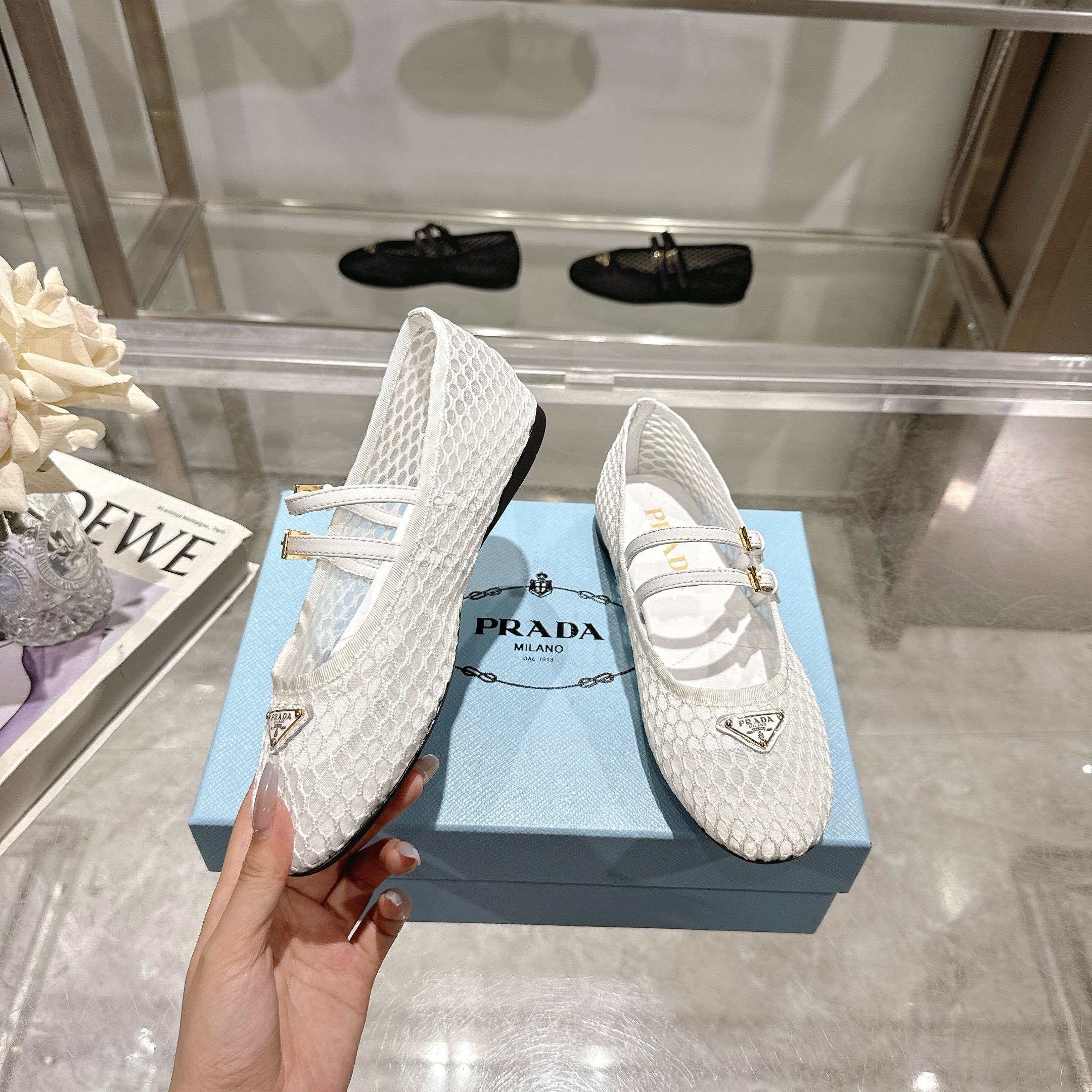 Prada Sheepskin Sandals with Rubber Sole in Sizes 35-40: NetInside Review - 图片 5