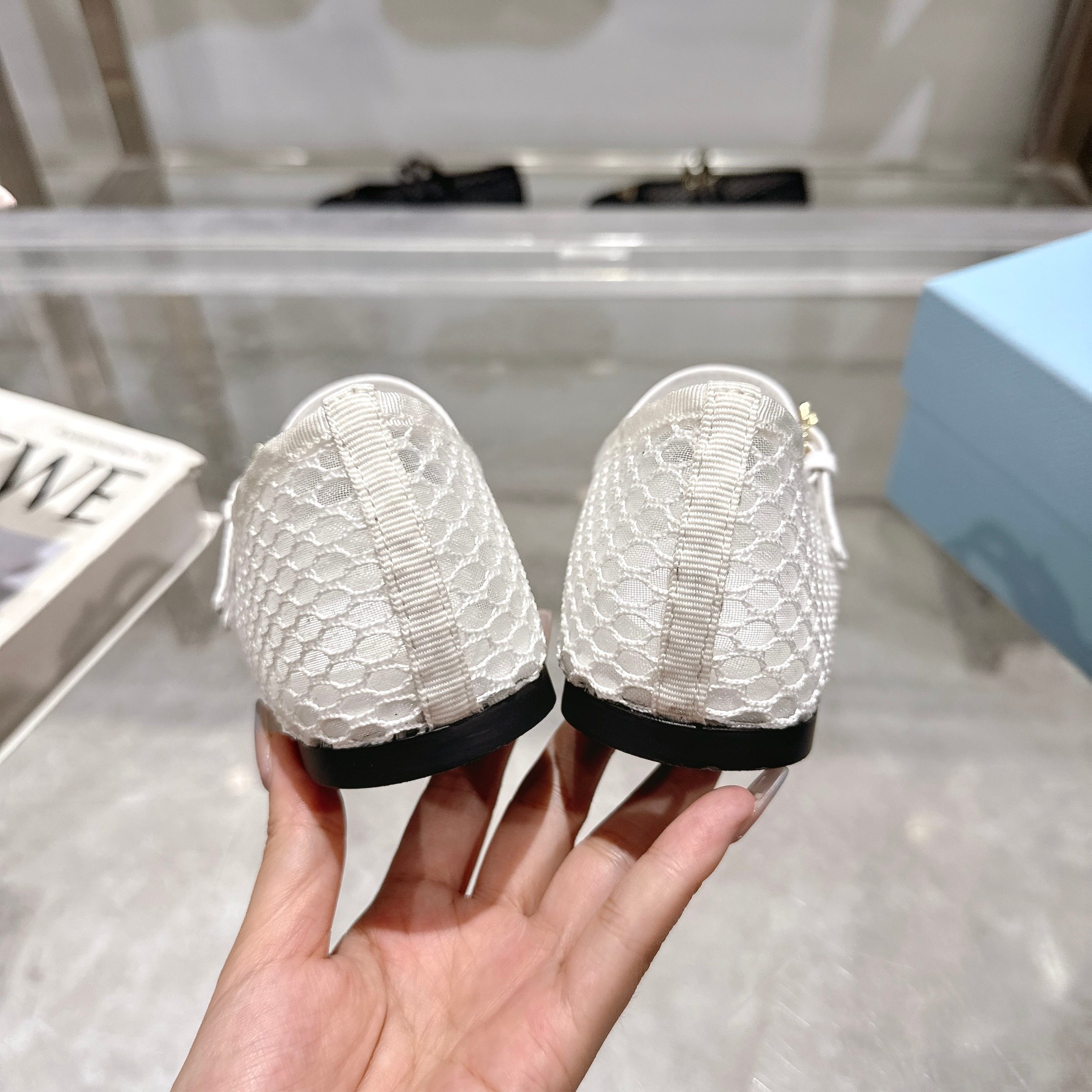 Prada Sheepskin Sandals with Rubber Sole in Sizes 35-40: NetInside Review - 图片 6