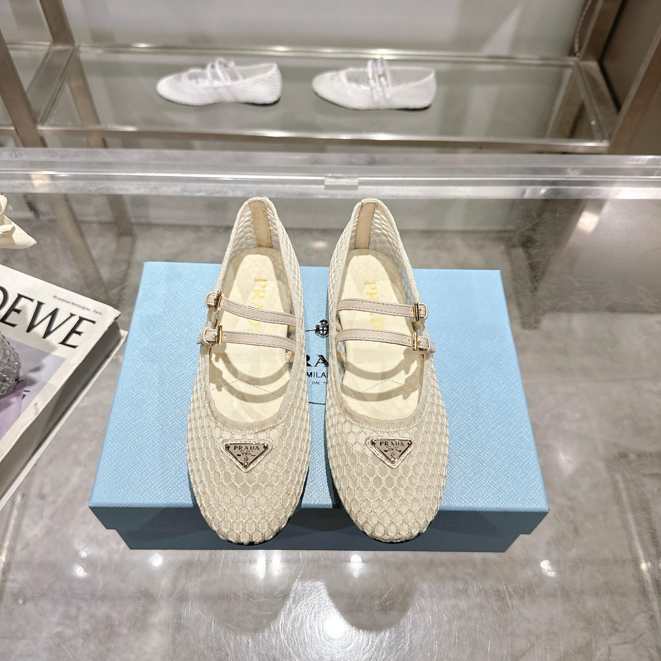 Prada Sandals: Coarse and New Design in Sheepskin and Rubber Sole, Sizes 35-40