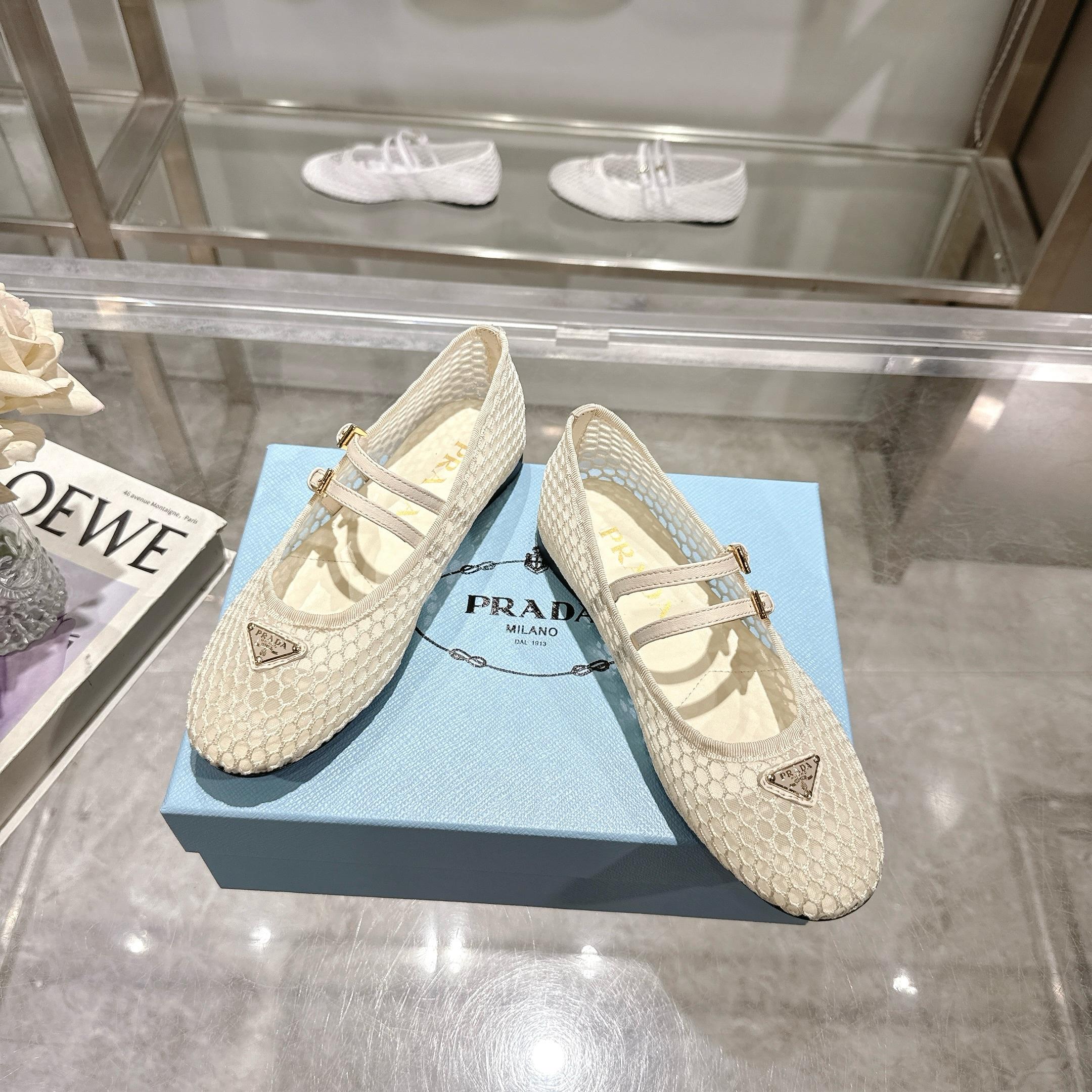 Prada Sandals: Coarse and New Design in Sheepskin and Rubber Sole, Sizes 35-40 - 图片 2