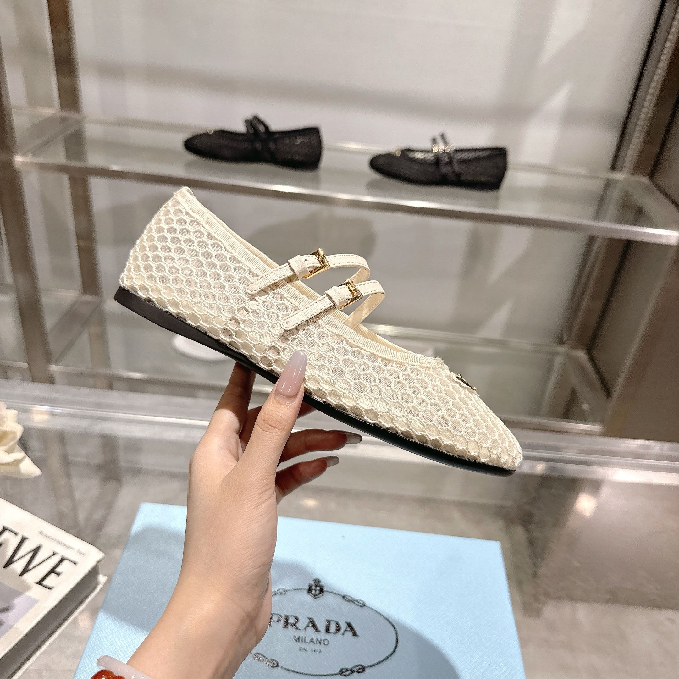 Prada Sandals: Coarse and New Design in Sheepskin and Rubber Sole, Sizes 35-40 - 图片 6