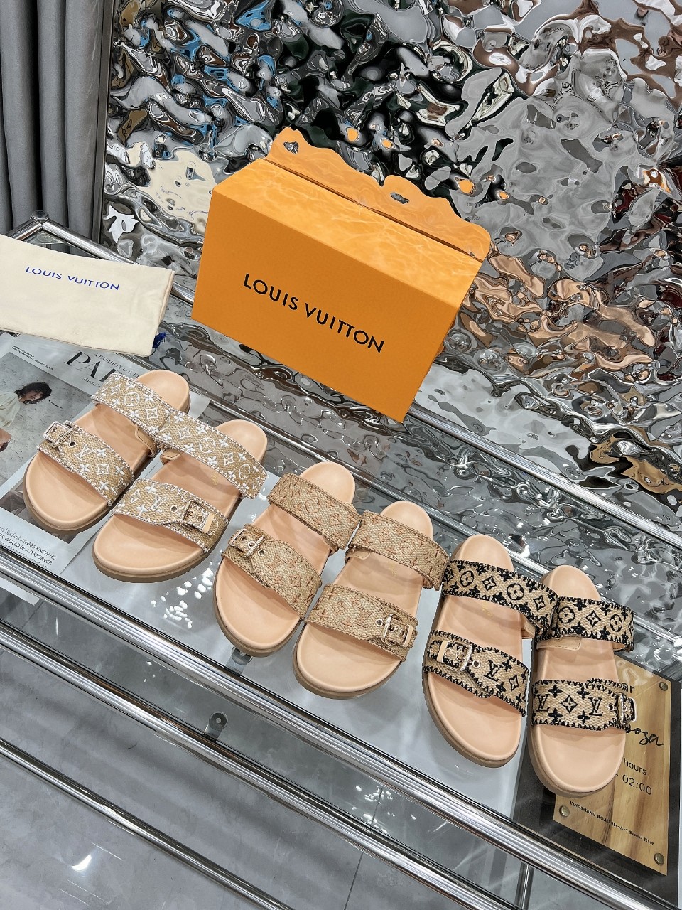 NO:438497,Louis Vuitton Spring and Summer New Slippers are on the market, 1:1 high-end customization, instantly kill all imitations, original mold opening LOGO decoration, both fashionable and beautiful, fabric: embroidery, inner sheepskin, exquisite original shoe last, large sole original mold opening, sole watering platform 4 cm. Size 35-42, multi-color colors can be selected with pictures to place orders, new colors will be updated one after another, welcome to pass on pictures to smash orders, slippers, louis vuitton, louis vuitton, slippers, sheepskin19860909Louis Vuitton路易威登春夏新款拖鞋火爆上市,1:1高级定制,秒杀一切仿品,原版开模LOGO装饰,既时尚又美观,面料:刺绣,内里羊皮,精美原版鞋楦,大底原版开模,鞋底加水台4厘米.码数35—42,多色色可选带图下单,新色会陆续更新,欢迎传图砸单,,拖鞋,louis vuitton,louis vuitton,slippers,sheepskin,Women's Shoes