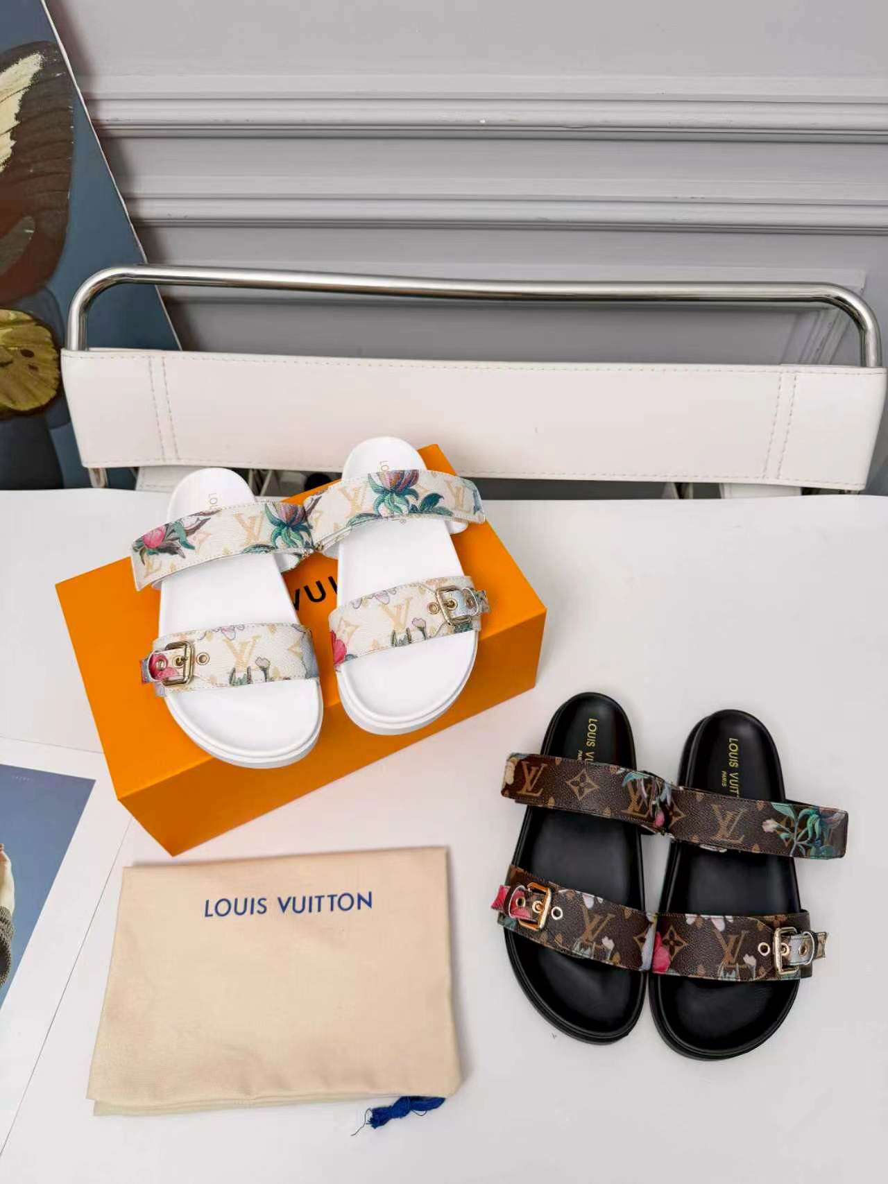 NO:787907,Louis Vuitton's multi-color optional new slippers are now on the market, 1:1 advanced customization, instant kill of all imitations, original molded LOGO decoration, both fashionable and beautiful, fabric: calfskin, digital printing on the fabric, sheepskin lining, exquisite original shoe last, outsole, 4 cm water platform on the sole. Size 35-42, multi-color optional, please place an order with a picture, welcome to send pictures to place orders, new colors will be updated one after another, slippers, louis vuitton, louis  vuitton,slippers,cowhide,sheepskin19860909Louis Vuitton路易威登多色可选新款拖鞋火爆上市,1:1高级定制,秒杀一切仿品,原版开模LOGO装饰,既时尚又美观,面料:小牛皮,面料数码印花,内里羊皮,精美原版鞋楦,大底,鞋底加水台4厘米.码数35—42, 多色可选带图下单,欢迎传图砸单,新色会陆续更新,拖鞋,louis vuitton,louis vuitton,slippers,cowhide,sheepskin,Women's Shoes