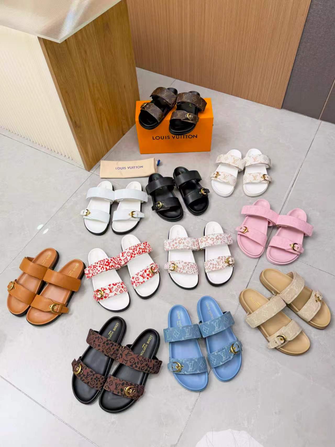 NO:787909,Louis Vuitton's new slippers are on the market, 1:1 advanced customization, instant kill of all imitations, original mold opening, both fashionable and beautiful, fabric: calfskin, imported canvas, lining sheepskin, exquisite original shoe last, outsole, sole with water platform 4 cm. Size 35-42, multiple colors available with pictures for ordering, welcome to send pictures to place orders, new colors will be updated one after another, slippers, louis vuitton, louis  vuitton,slippers,cowhide,sheepskin19860909Louis Vuitton路易威登新款拖鞋火爆上市,1:1高级定制,秒杀一切仿品,原版开模,既时尚又美观,面料:小牛皮,进口帆布,内里羊皮,精美原版鞋楦,大底,鞋底加水台4厘米.码数35—42, 多色可选带图下单,欢迎传图砸单,新色会陆续更新,拖鞋,louis vuitton,louis vuitton,slippers,cowhide,sheepskin,Women's Shoes