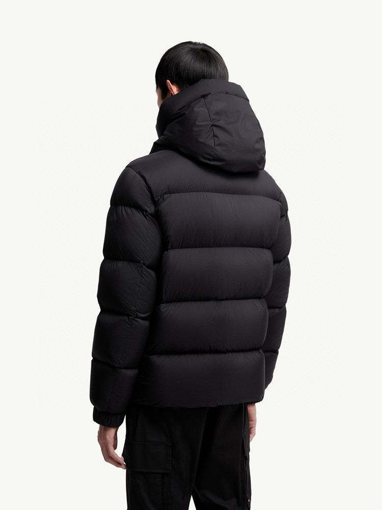 羽绒服-。 MC黑武士冬季爆款羽绒服 短款羽绒服浮雕门禁羽绒服面包服！磨砂利落色彩与剪裁打造干练姿态，身