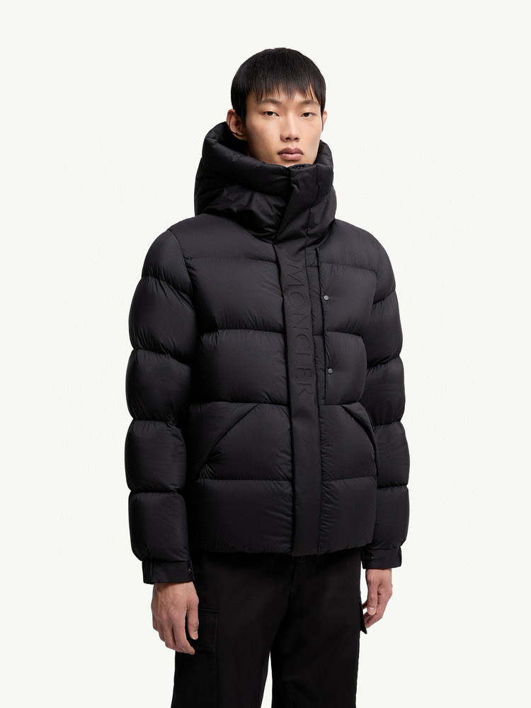 羽绒服-。 MC黑武士冬季爆款羽绒服 短款羽绒服浮雕门禁羽绒服面包服！磨砂利落色彩与剪裁打造干练姿态，身