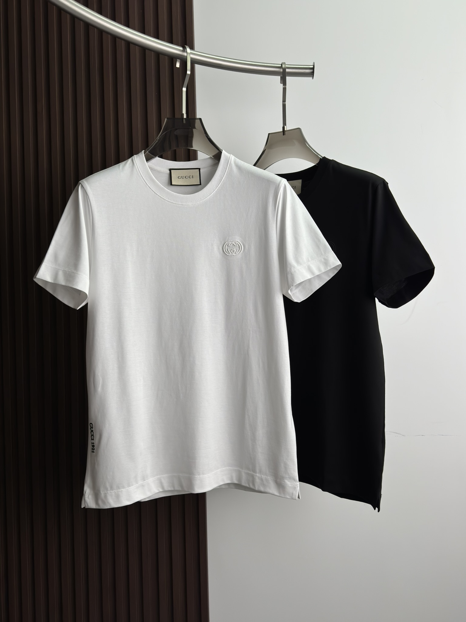 Gucci Abbigliamento T-Shirt Nero Bianco Ricamo Cotone Collezione Primavera/Estate Fashion Maniche corte