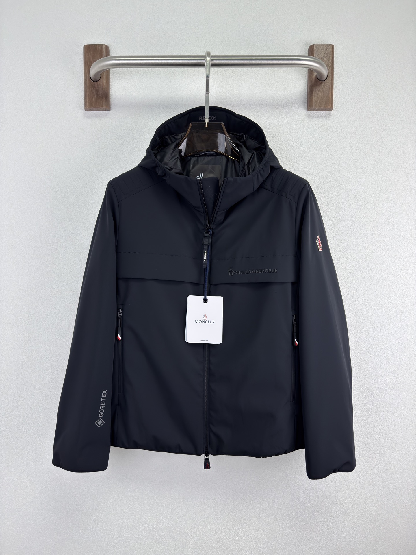 NO:515238,MONCLER 25 autumn and winter new thin cotton jacket, high-end outdoor series, original material details, high-end goods, super good quality!  Color black Size 12345 (M-3XL), Jackets & coats,alexander wang19860909MONCLER 25秋冬新品薄棉服夹克,高端户外系列,原版材质细节 高端货 品相超级好！ 颜色黑色 尺码12345（M-3XL）,,jackets & coats,alexander wang,Men's clothing