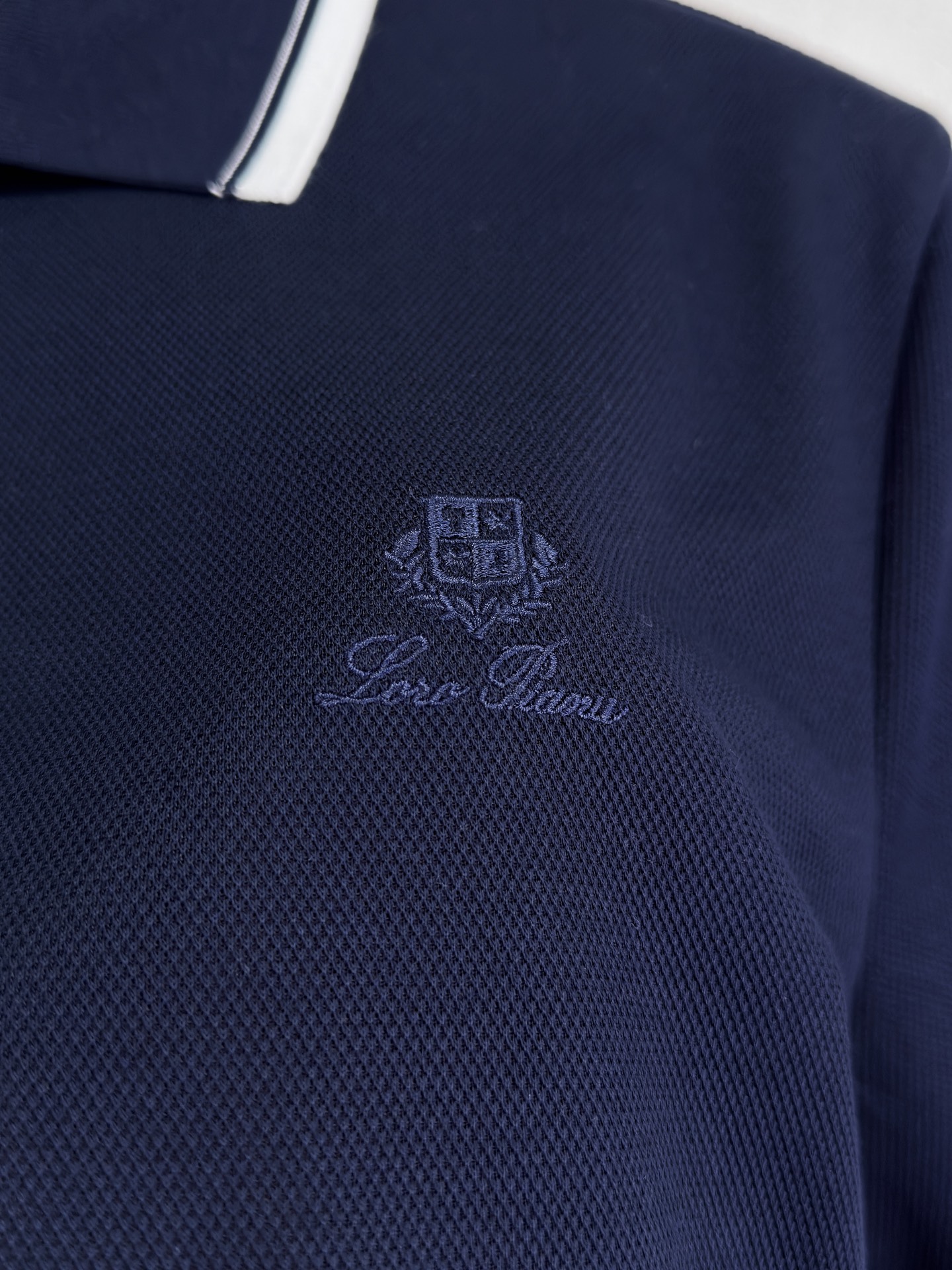 Loro Piana 26 春夏新品翻领 T恤。 Loro piana 的世界里奢华从不喧哗，它藏于每一