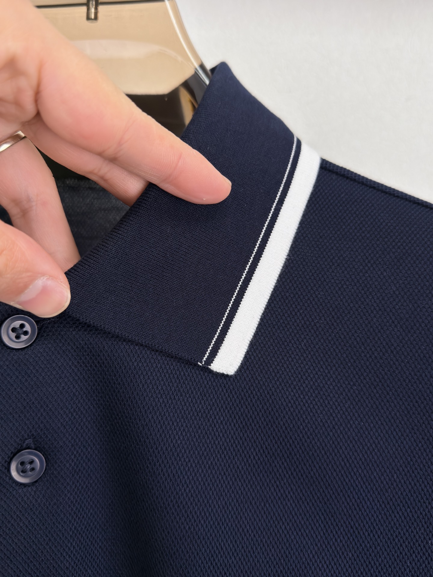 Loro Piana 26 春夏新品翻领 T恤。 Loro piana 的世界里奢华从不喧哗，它藏于每一