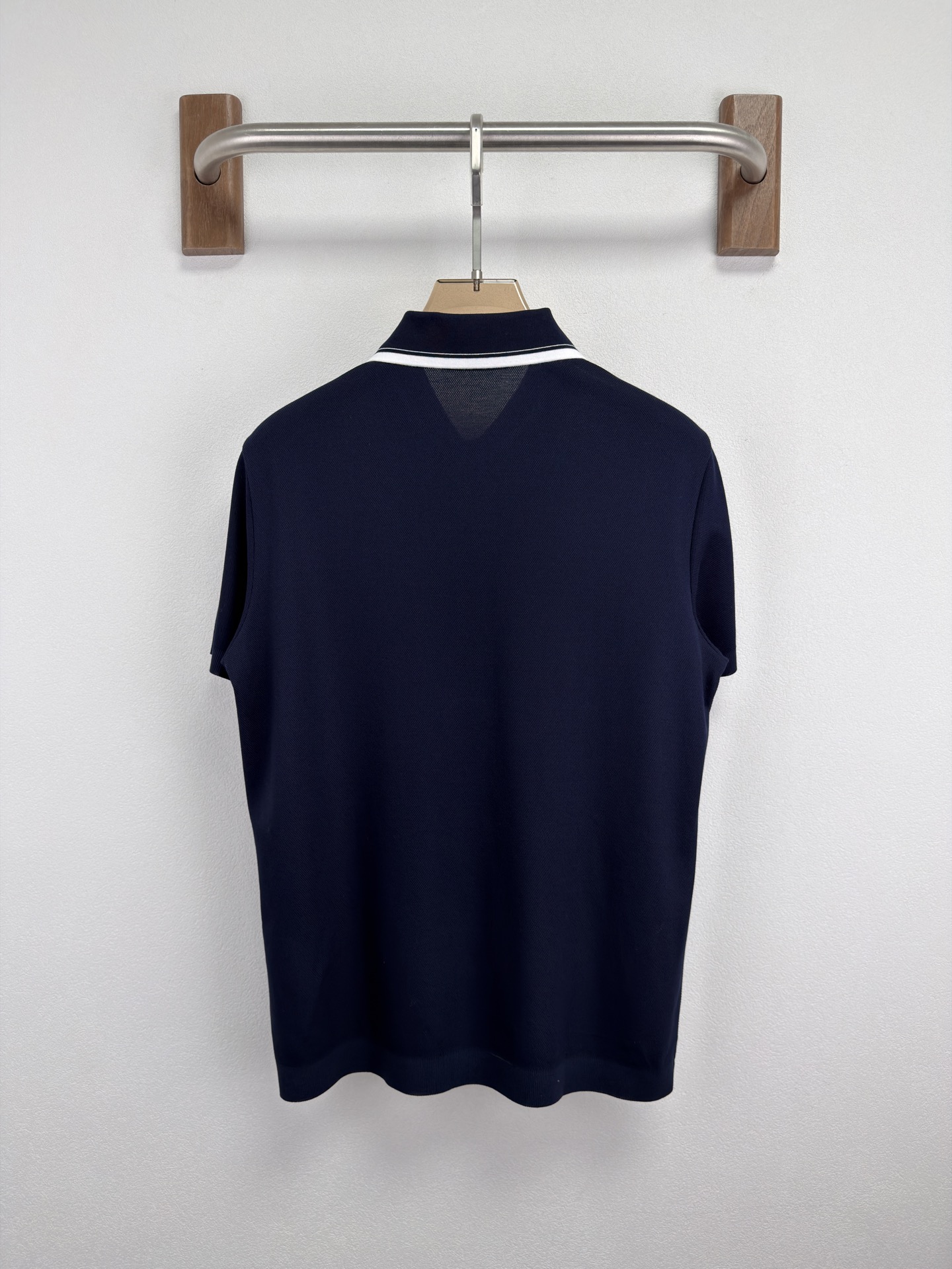 Loro Piana 26 春夏新品翻领 T恤。 Loro piana 的世界里奢华从不喧哗，它藏于每一