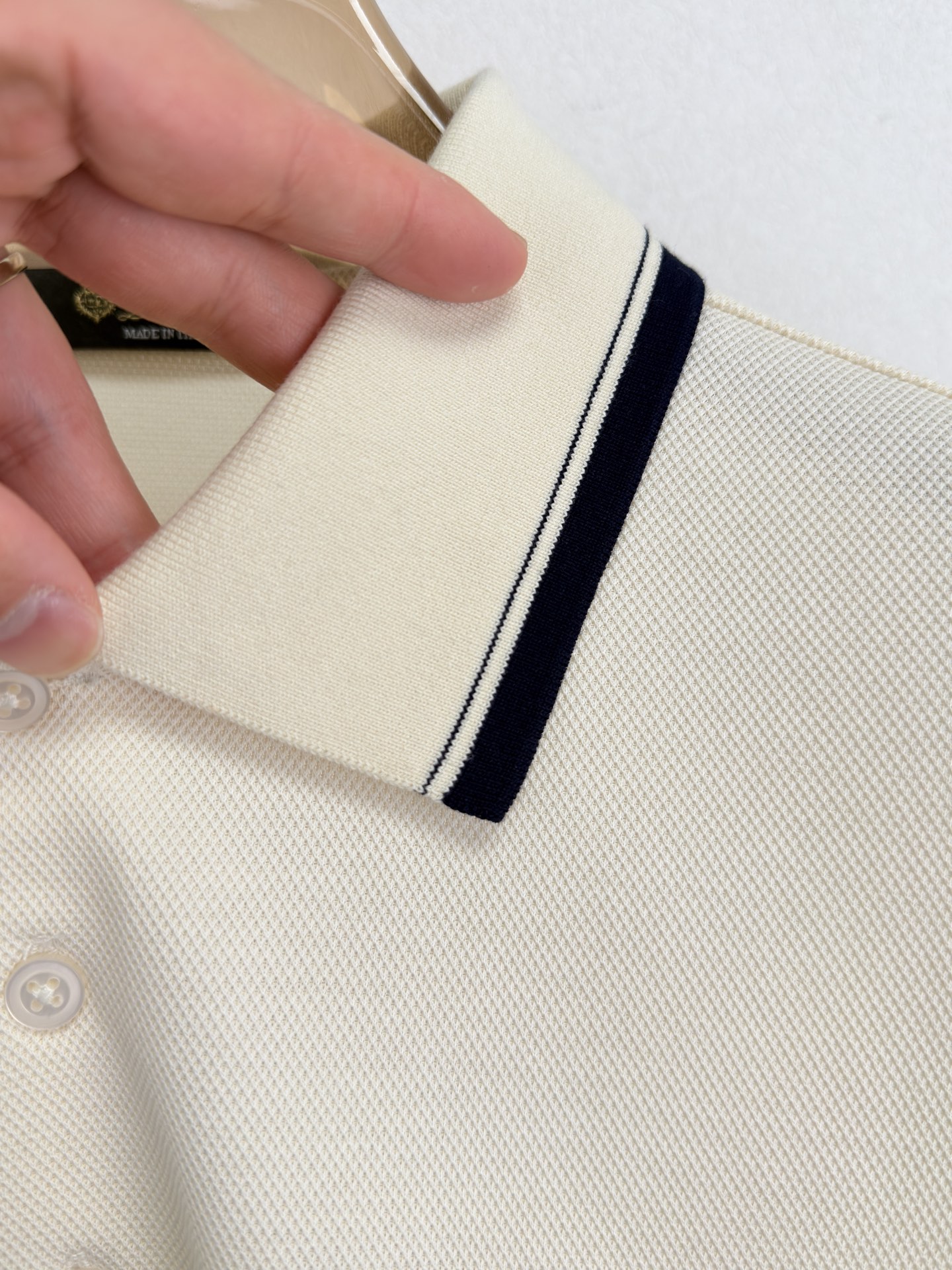 Loro Piana 26 春夏新品翻领 T恤。 Loro piana 的世界里奢华从不喧哗，它藏于每一