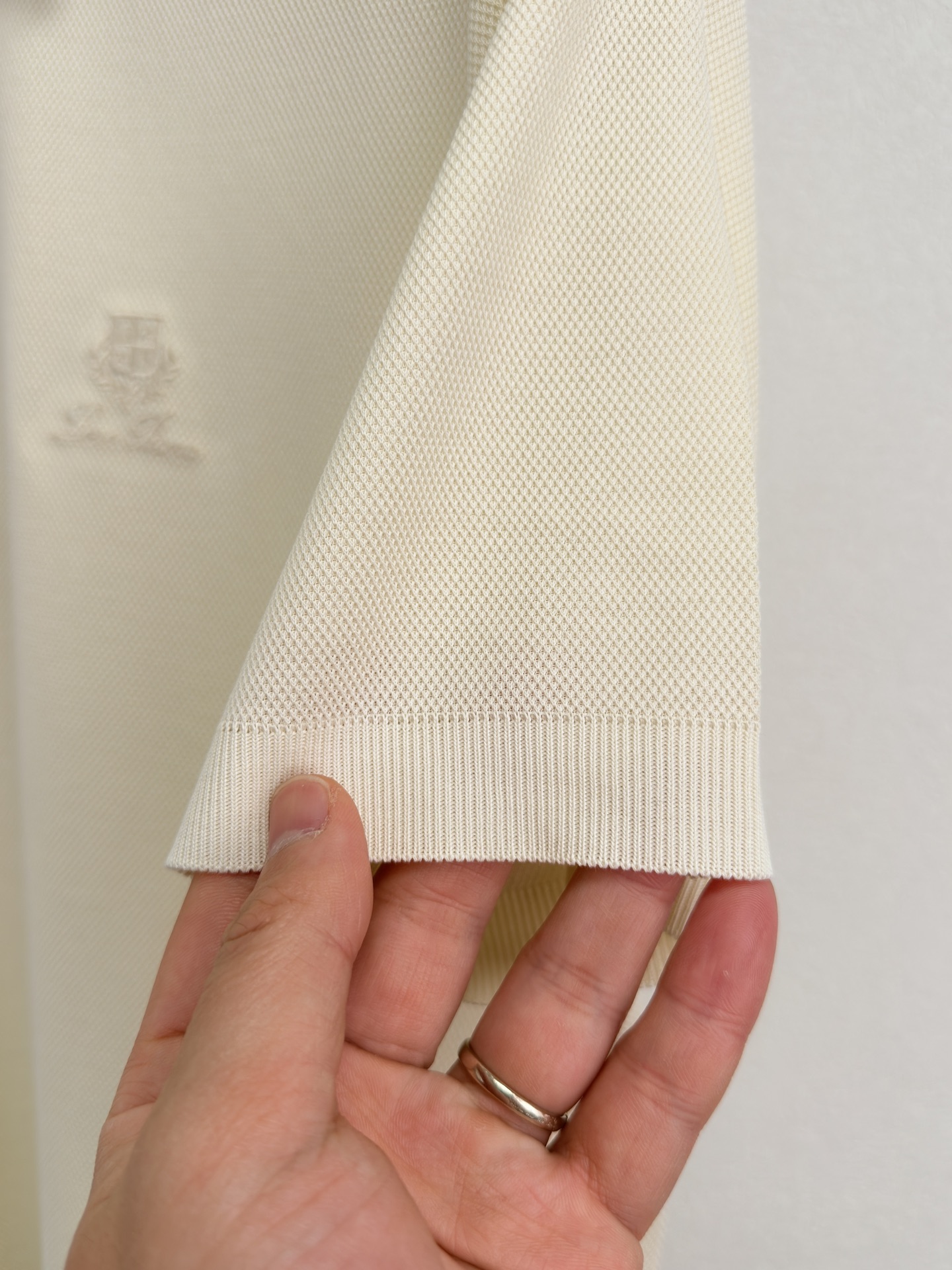 Loro Piana 26 春夏新品翻领 T恤。 Loro piana 的世界里奢华从不喧哗，它藏于每一
