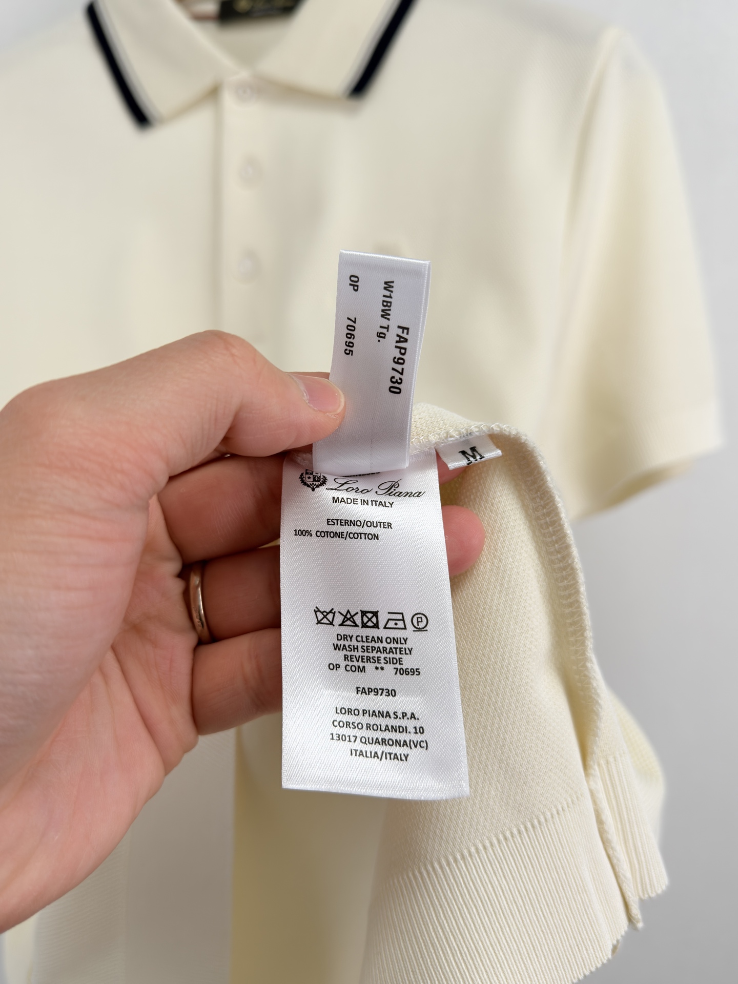 Loro Piana 26 春夏新品翻领 T恤。 Loro piana 的世界里奢华从不喧哗，它藏于每一