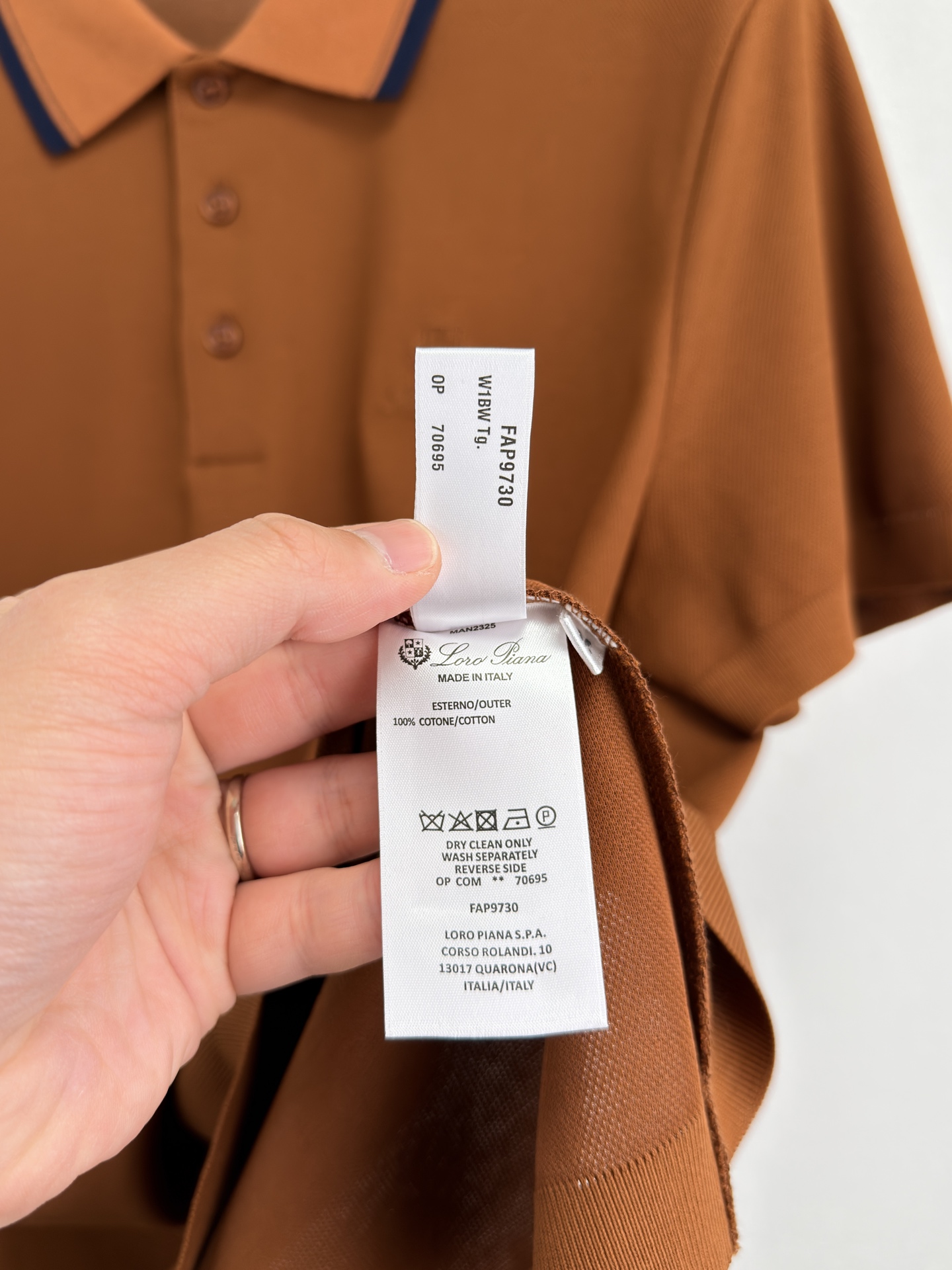Loro Piana 26 春夏新品翻领 T恤。 Loro piana 的世界里奢华从不喧哗，它藏于每一