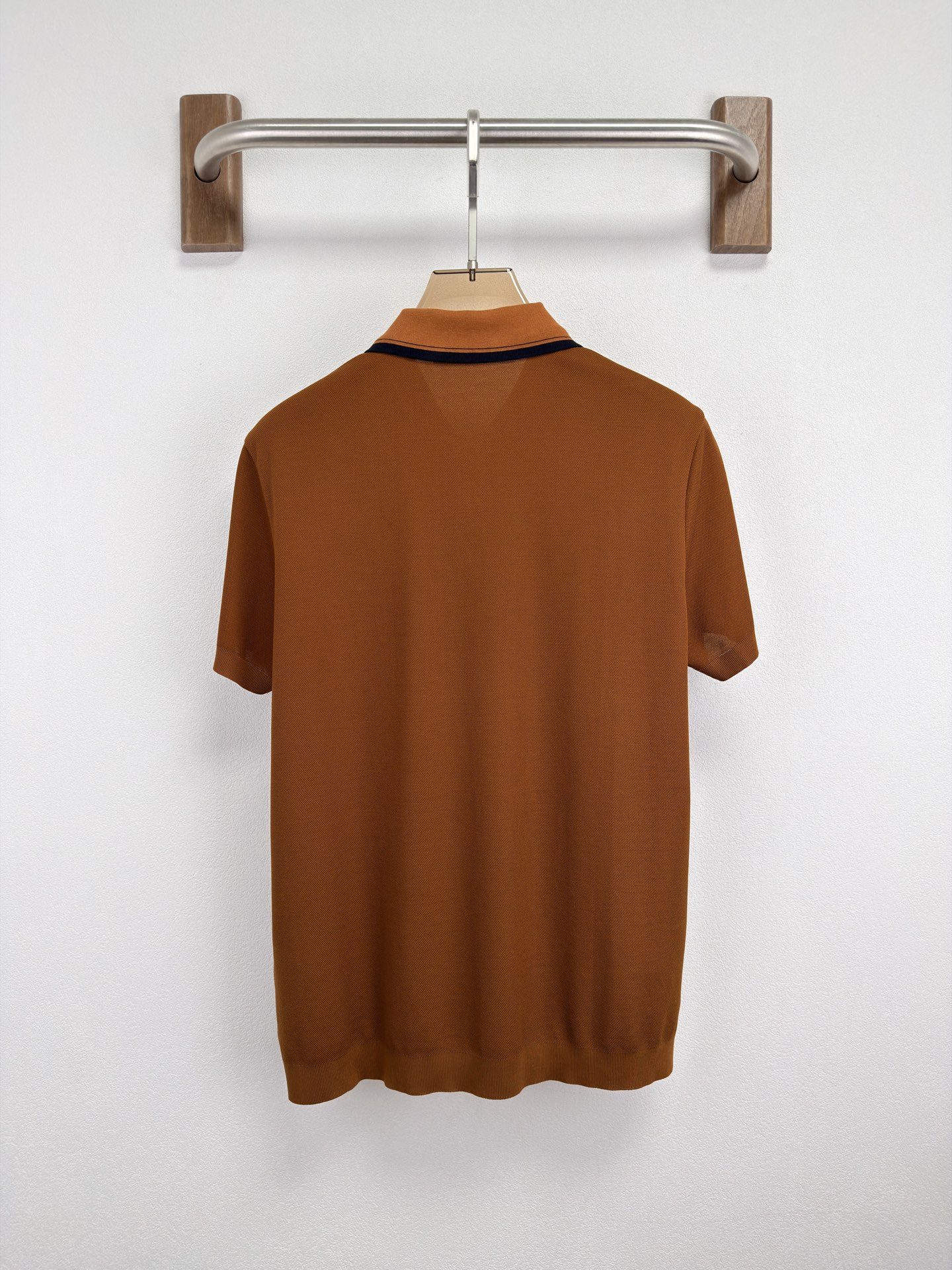Loro Piana 26 春夏新品翻领 T恤。 Loro piana 的世界里奢华从不喧哗，它藏于每一