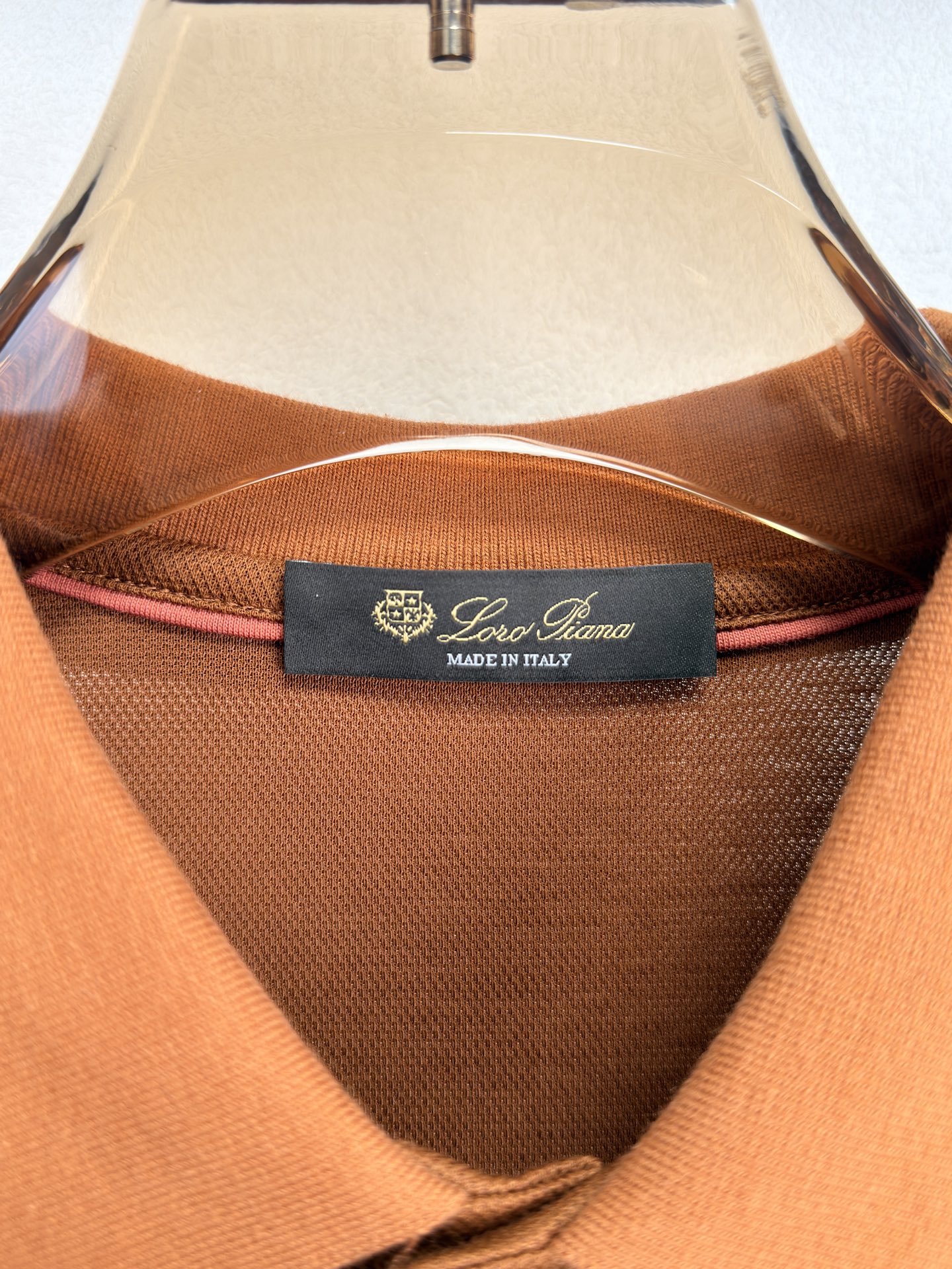 Loro Piana 26 春夏新品翻领 T恤。 Loro piana 的世界里奢华从不喧哗，它藏于每一