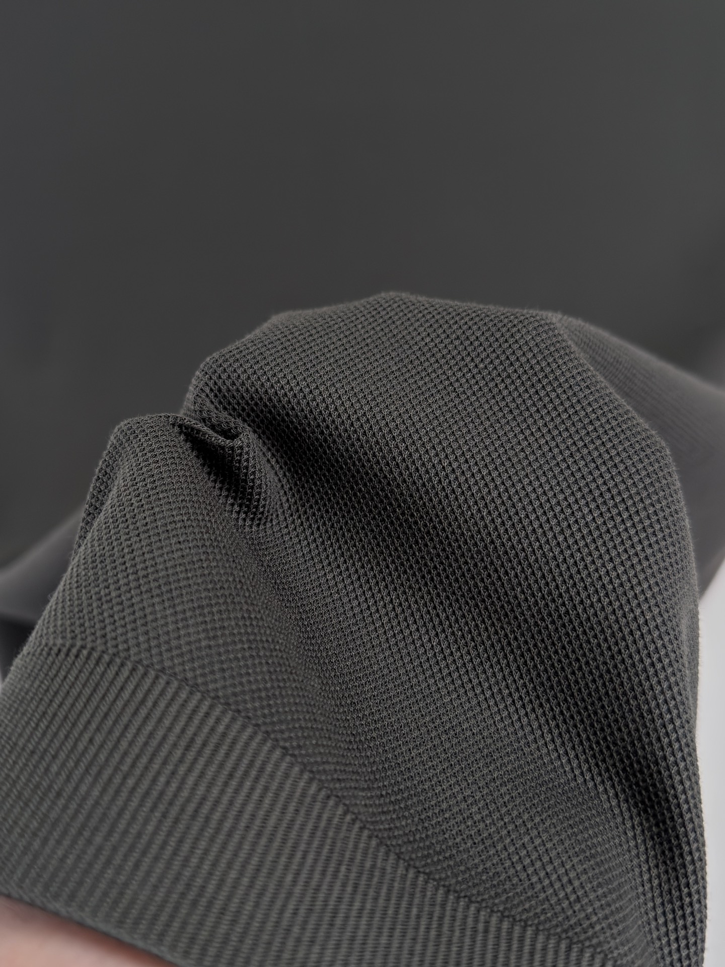 ZEGNA 26春夏新品 翻领T恤。当杰尼亚引以为傲的Premium Cotton棉质纱线，遇见品牌灵魂