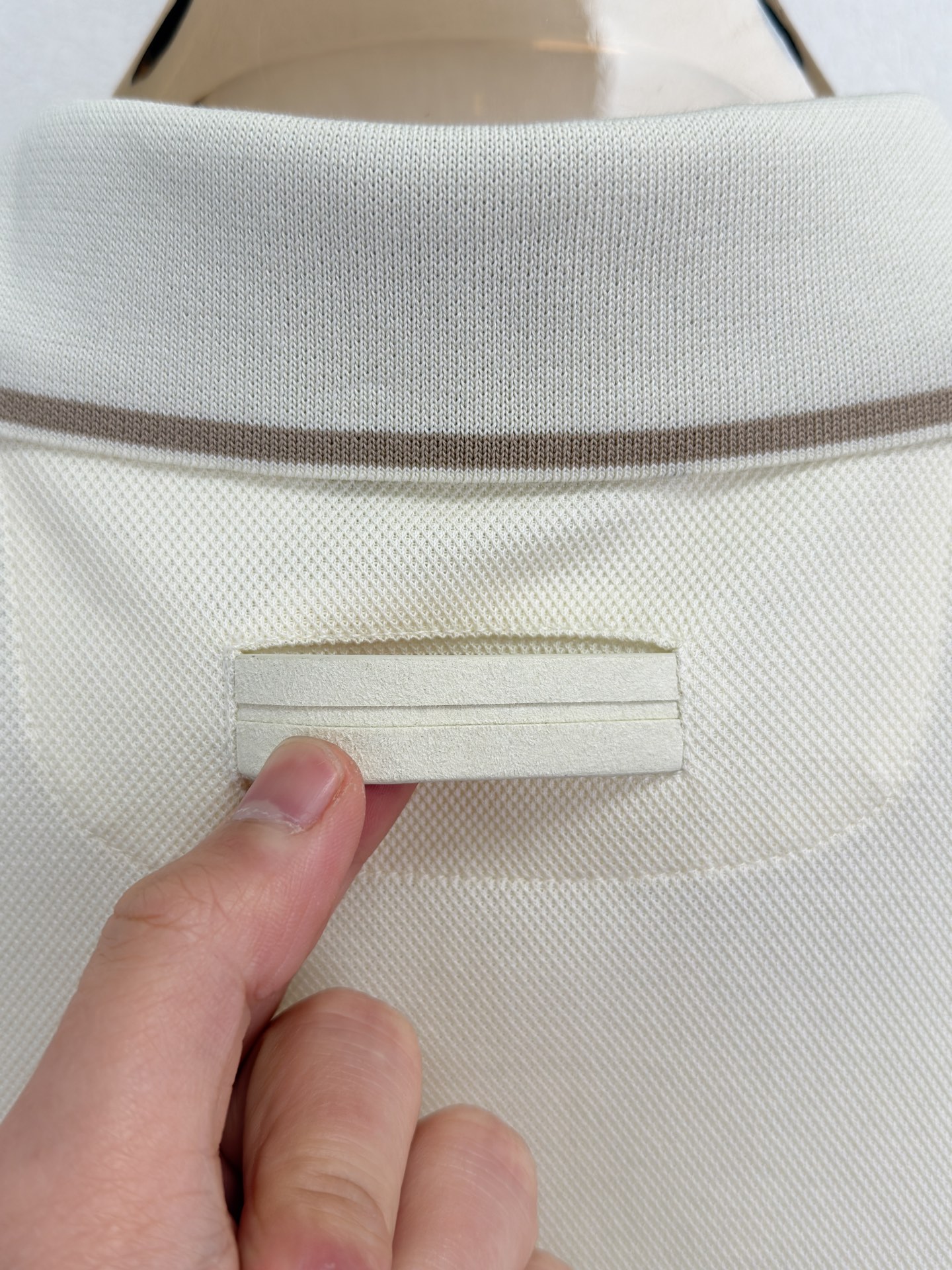 ZEGNA 26春夏新品 翻领T恤。当杰尼亚引以为傲的Premium Cotton棉质纱线，遇见品牌灵魂