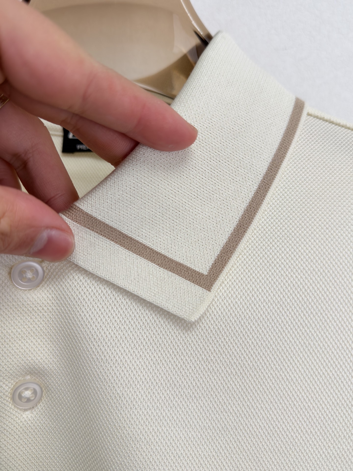 ZEGNA 26春夏新品 翻领T恤。当杰尼亚引以为傲的Premium Cotton棉质纱线，遇见品牌灵魂
