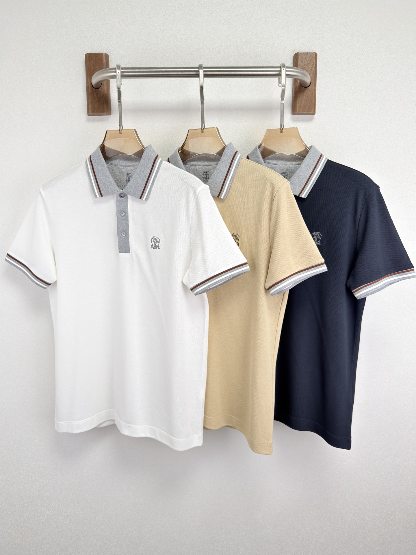 Brunello Cucinelli 26 春夏新品翻领 T。源自柜台同系列钻石羊毛 棉珠地面料，以全棉