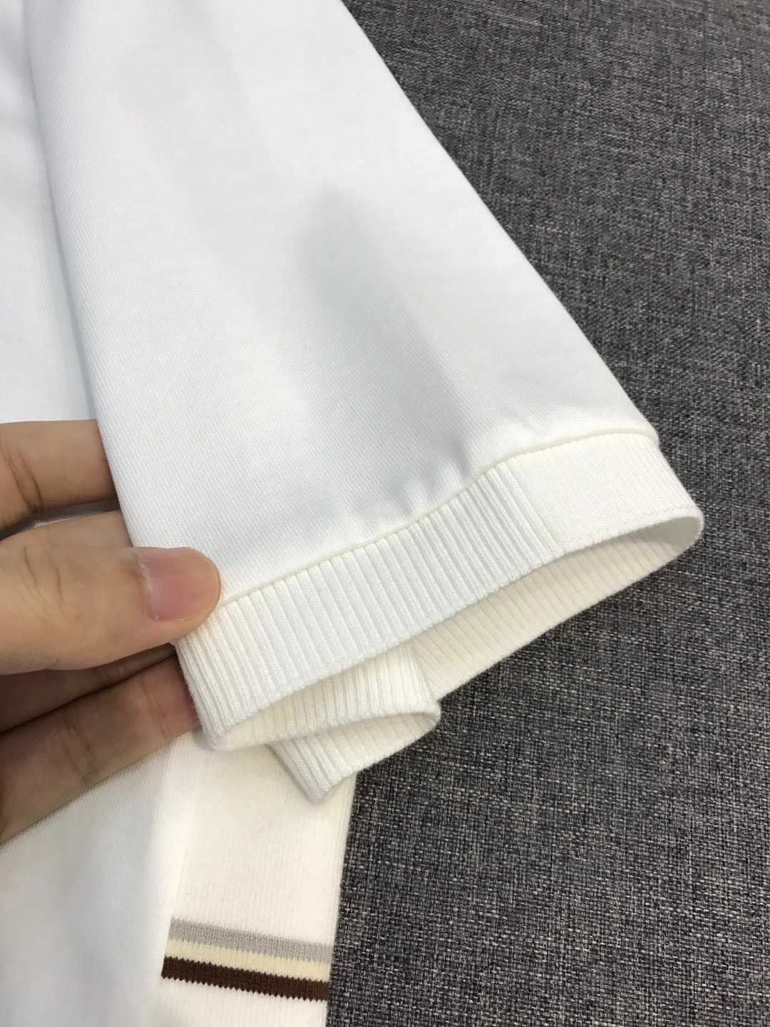 黑色 白色