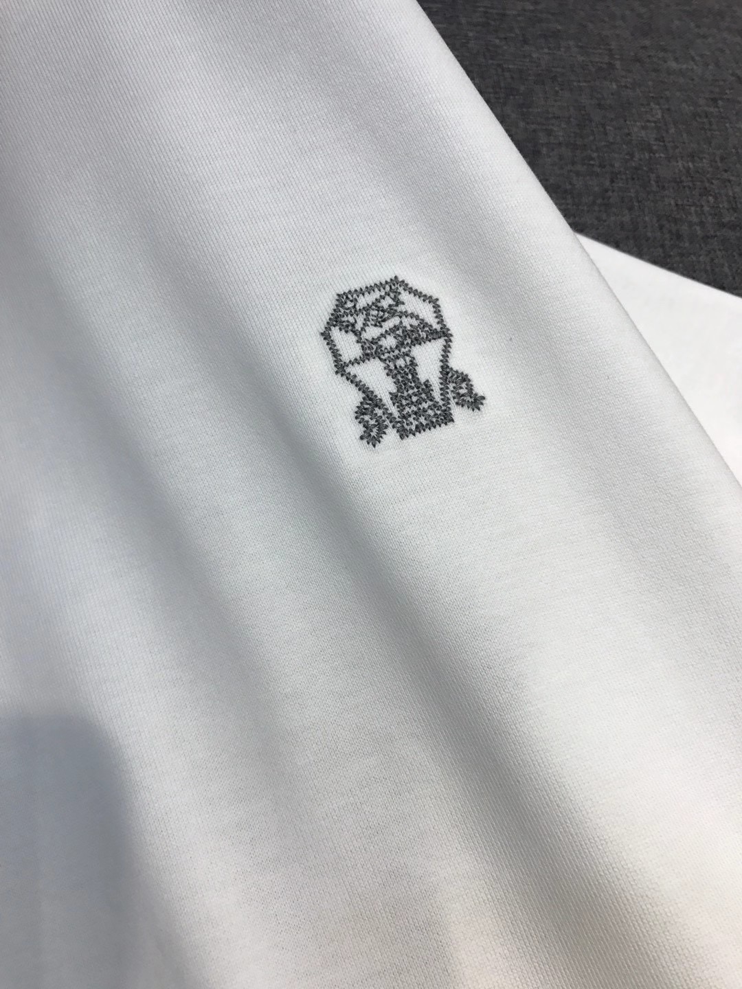 黑色 白色