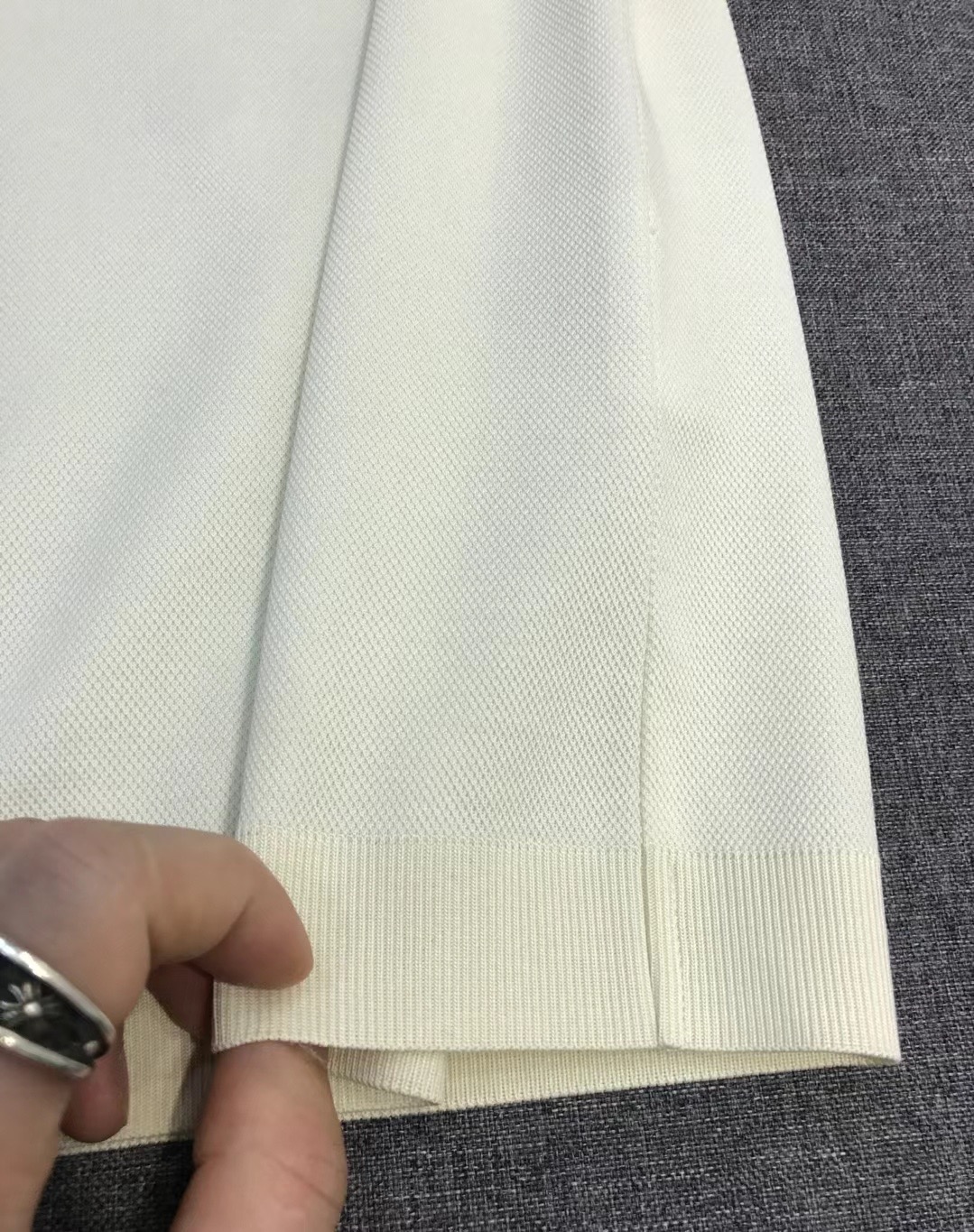 米白色