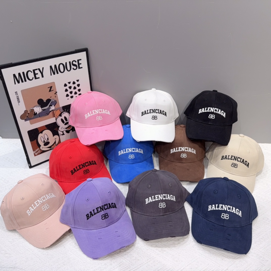  BALENCIAGA巴黎世家新款logo棒球帽，很酷的色系，男女佩戴都有不同style，第一批抢先出货