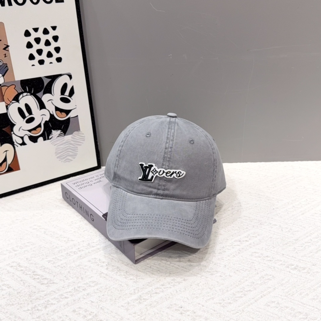 🧢路易威登棒球帽 LouisVuitton😍新款LV棒球帽，重工打造♥️高端大气，百搭款🤗男女通用！跑量