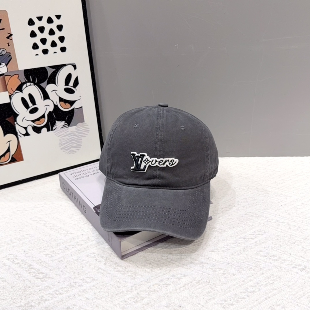 🧢路易威登棒球帽 LouisVuitton😍新款LV棒球帽，重工打造♥️高端大气，百搭款🤗男女通用！跑量