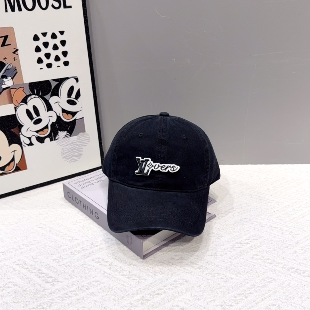 🧢路易威登棒球帽 LouisVuitton😍新款LV棒球帽，重工打造♥️高端大气，百搭款🤗男女通用！跑量