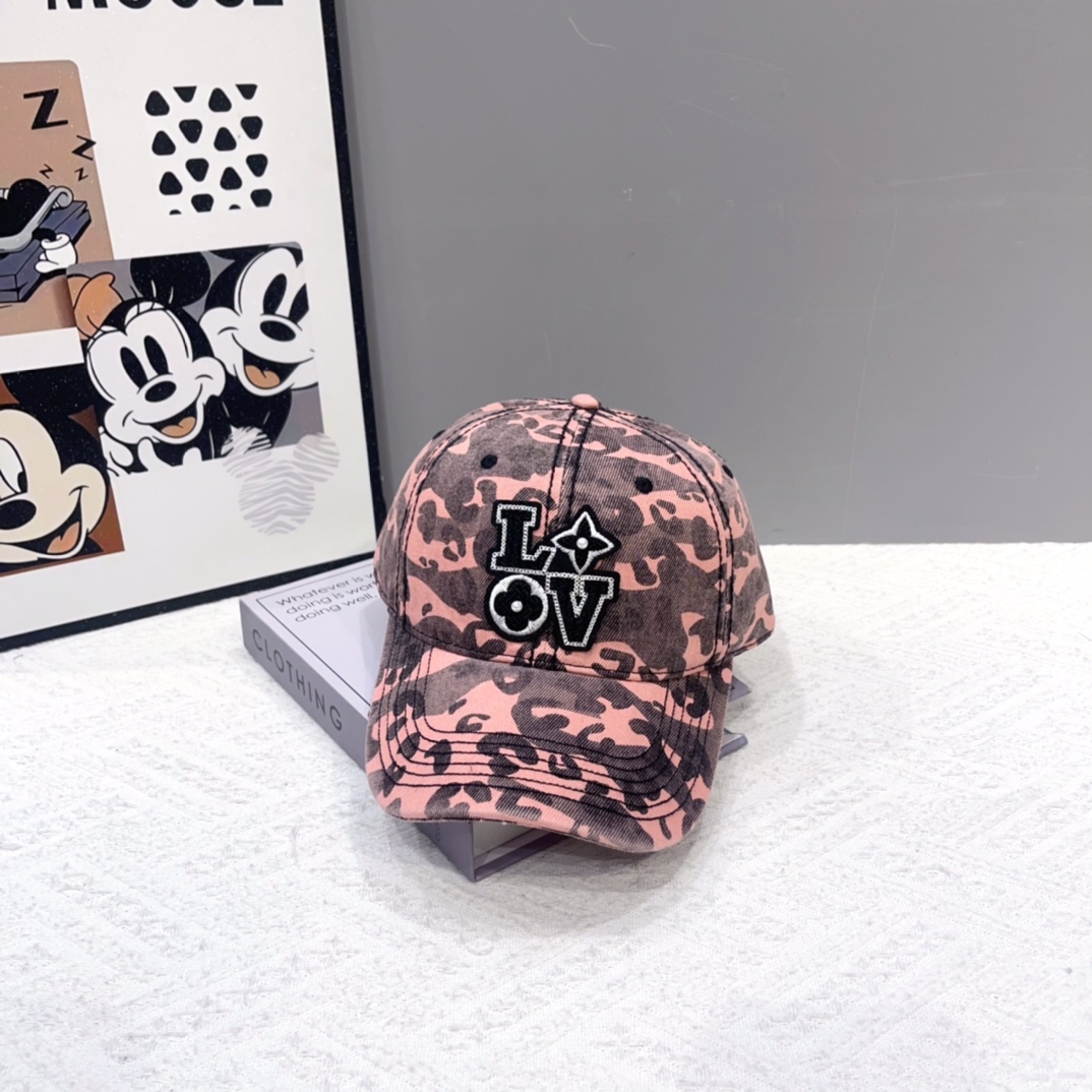 🧢路易威登棒球帽 LouisVuitton😍新款LV棒球帽，重工打造♥️高端大气，百搭款🤗男女通用！跑量