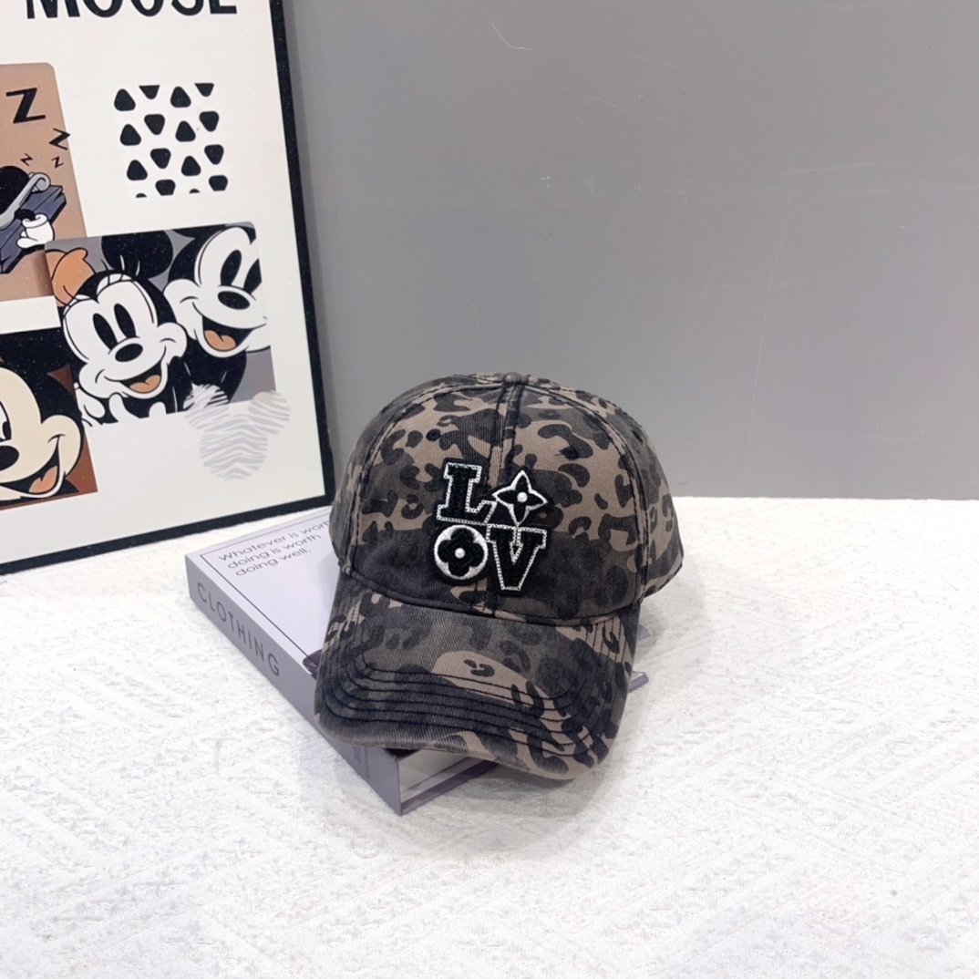 🧢路易威登棒球帽 LouisVuitton😍新款LV棒球帽，重工打造♥️高端大气，百搭款🤗男女通用！跑量