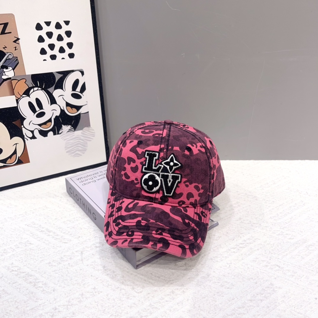 🧢路易威登棒球帽 LouisVuitton😍新款LV棒球帽，重工打造♥️高端大气，百搭款🤗男女通用！跑量
