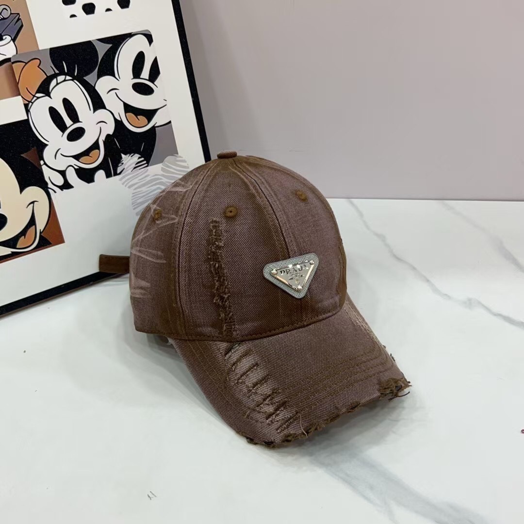 
普拉达 PRADA 新品经典棒球帽 代购版本！时尚潮流，高端做工！非一般的品质，细节看实拍哦