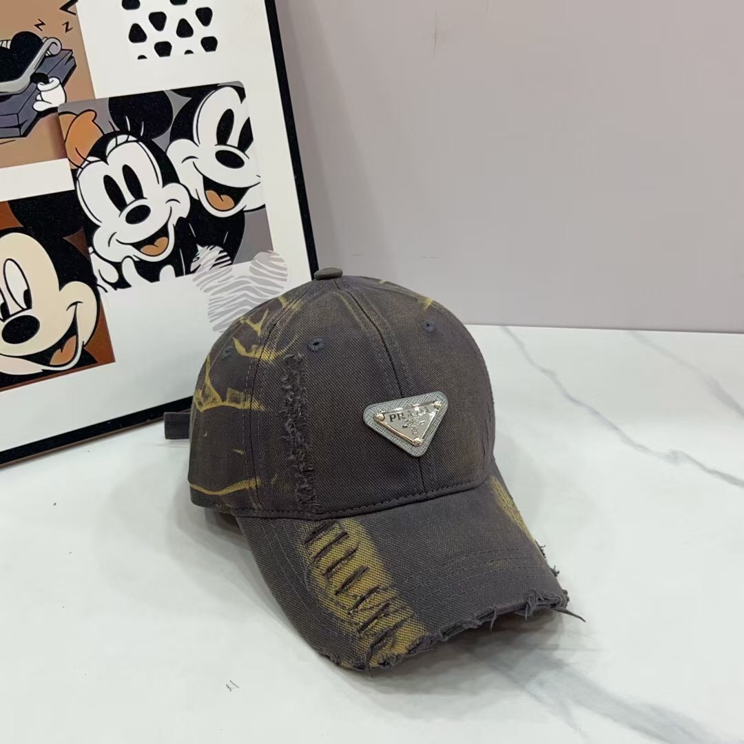 
普拉达 PRADA 新品经典棒球帽 代购版本！时尚潮流，高端做工！非一般的品质，细节看实拍哦