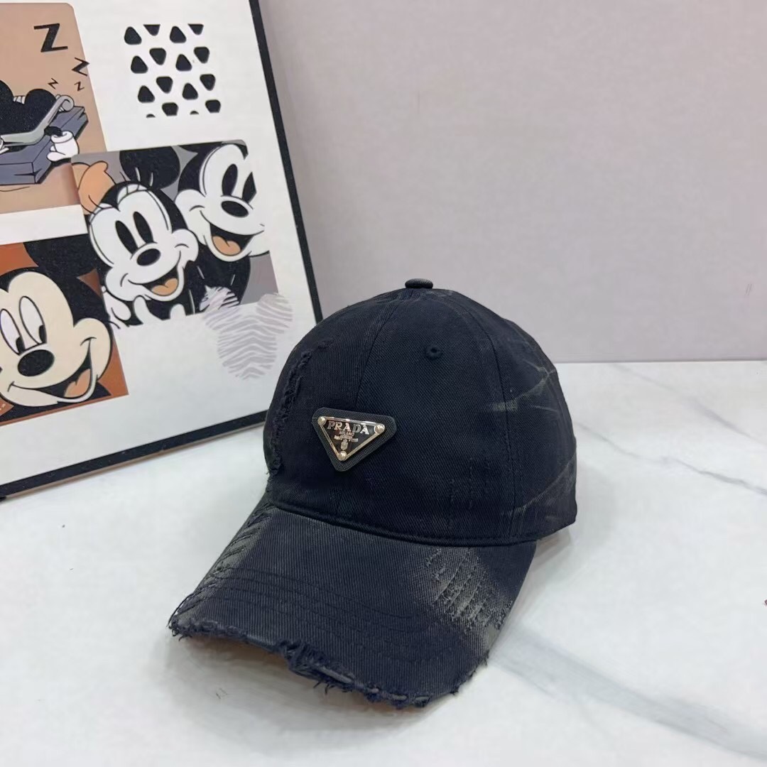 
普拉达 PRADA 新品经典棒球帽 代购版本！时尚潮流，高端做工！非一般的品质，细节看实拍哦