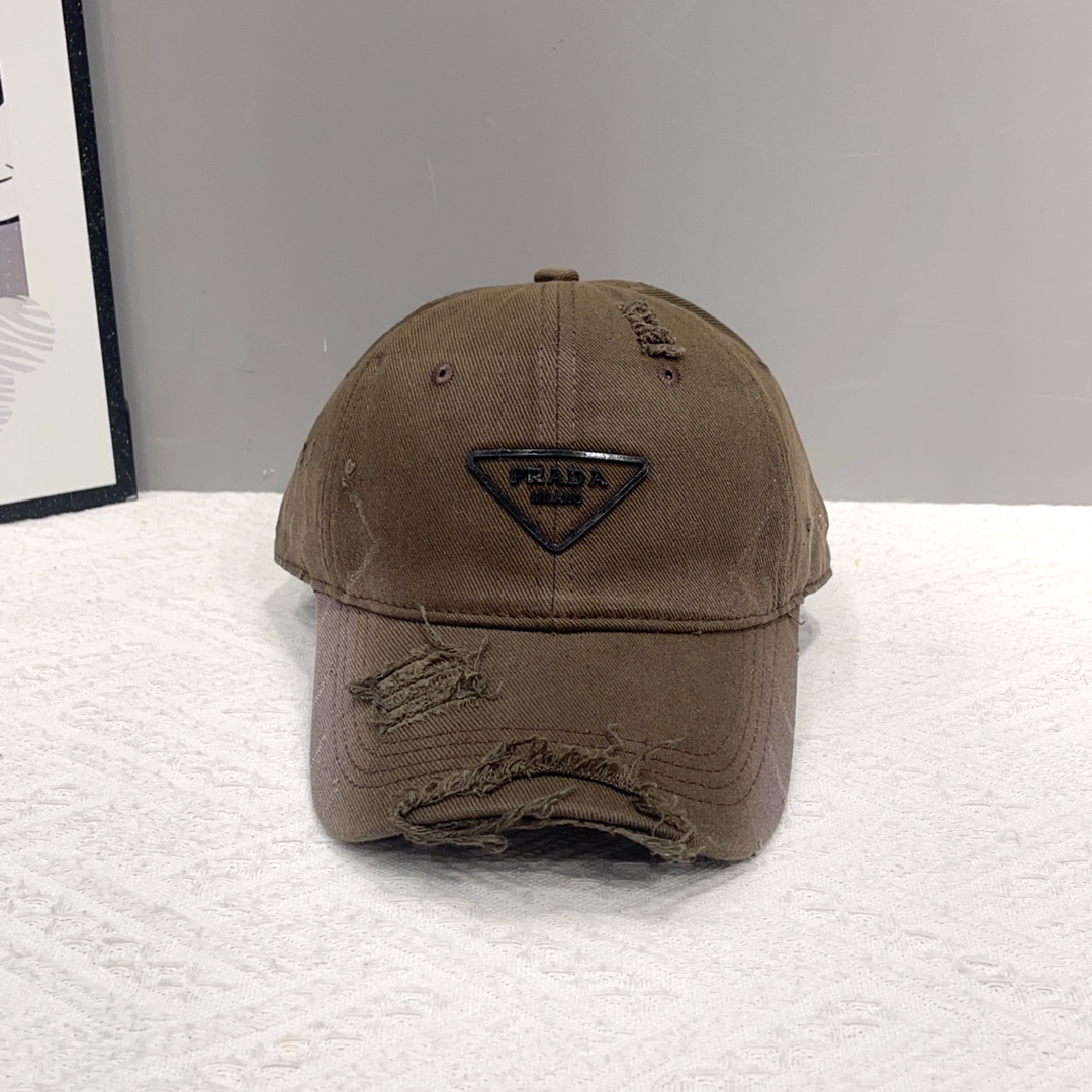 
普拉达 PRADA 新品经典棒球帽 代购版本！时尚潮流，高端做工！非一般的品质，细节看实拍哦