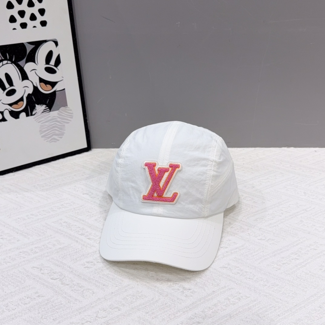 🧢路易威登棒球帽 LouisVuitton😍新款LV棒球帽，重工打造♥️高端大气，百搭款🤗男女通用！跑量