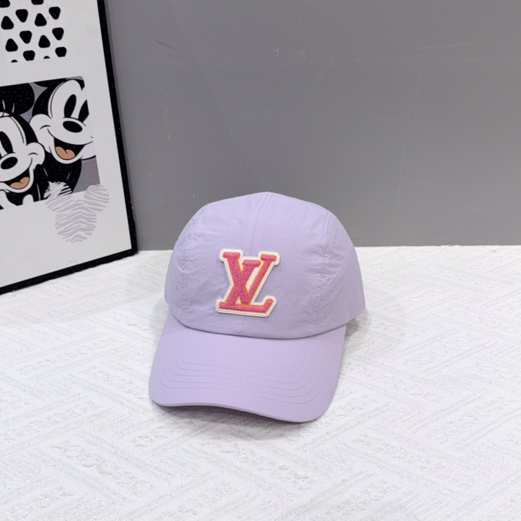 🧢路易威登棒球帽 LouisVuitton😍新款LV棒球帽，重工打造♥️高端大气，百搭款🤗男女通用！跑量