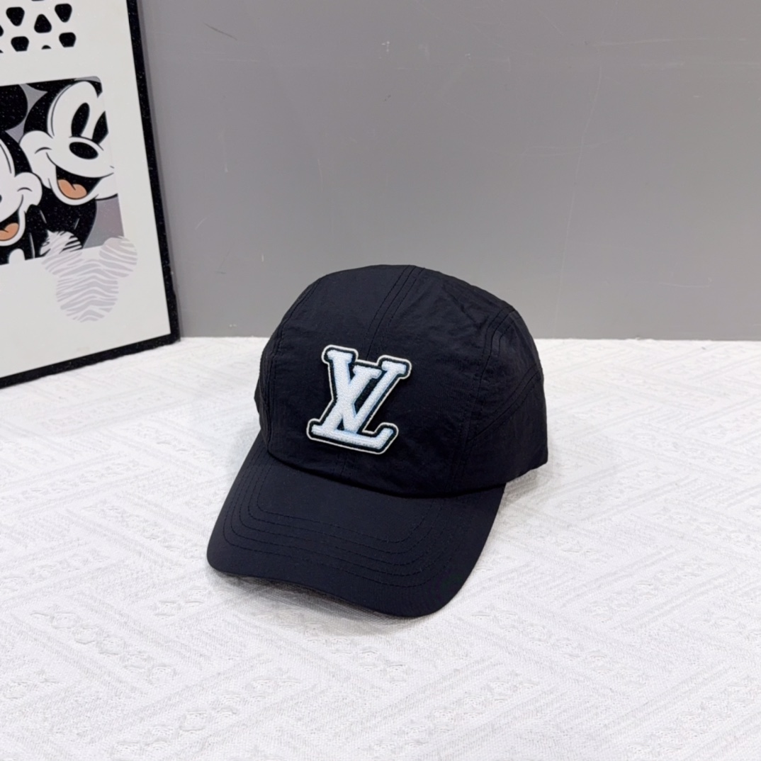 🧢路易威登棒球帽 LouisVuitton😍新款LV棒球帽，重工打造♥️高端大气，百搭款🤗男女通用！跑量