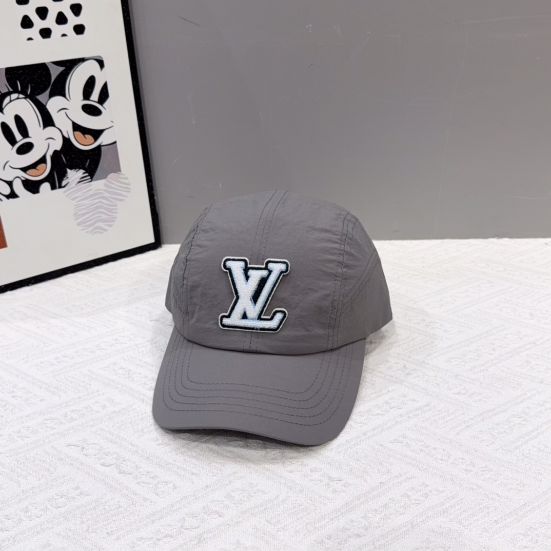 🧢路易威登棒球帽 LouisVuitton😍新款LV棒球帽，重工打造♥️高端大气，百搭款🤗男女通用！跑量