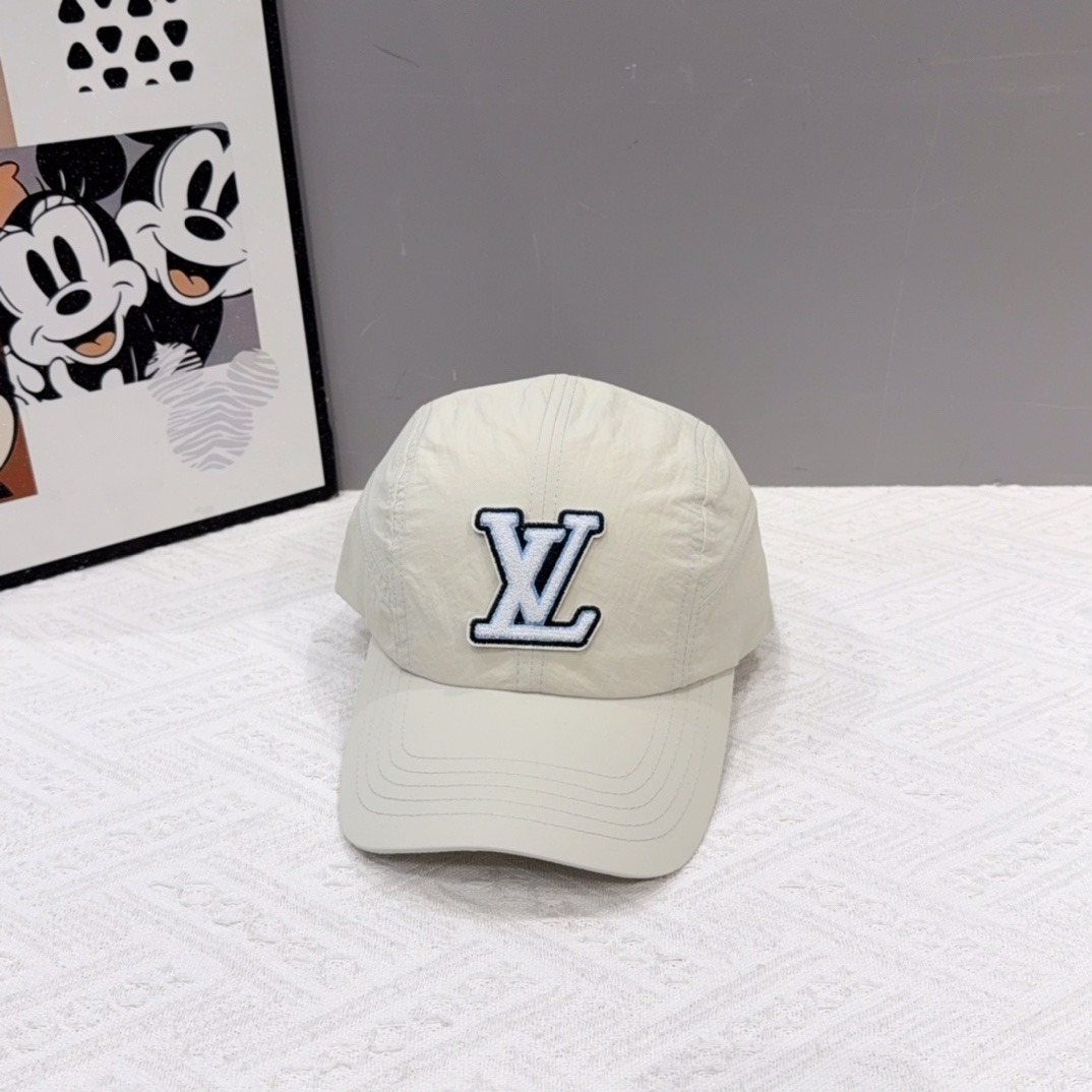 🧢路易威登棒球帽 LouisVuitton😍新款LV棒球帽，重工打造♥️高端大气，百搭款🤗男女通用！跑量