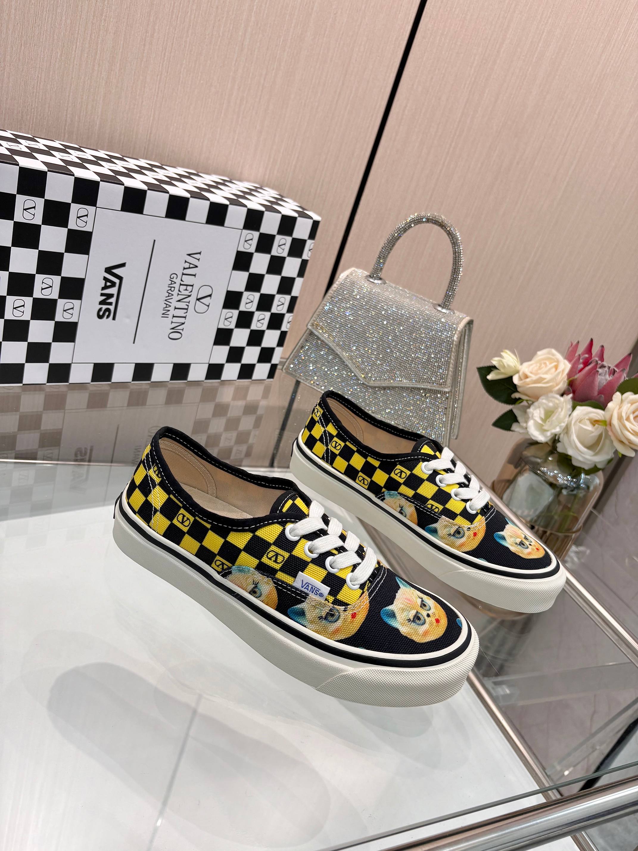 NO:616934,ValentinoWans and Valentino join hands with Vans to release new joint sneakers, integrating Valentino’s Italian high-definition aesthetics and Vans’s free and authentic spirit, giving classic shoes a personality that spans the ages. Super stars - Jolin Tsai, Yang Zi, Liu Wen, Ma Boquan, Cui Xiubin.freen. Song Zuer. Lin JJ.zel. Cecilia Cheung. Shark. Xin Yunlai... the same style.  Sizes for women: 35-42 (41.42, custom made, non-refundable); men, 39-46 (45.46, custom made, non-refundable, casual shoes/sports shoes, valentino, valentino, sneakers19860909ValentinoWans联名华伦天奴携手 Vans 发布全新联名运动鞋 融合 Valentino 意式高定美学与 Vans 自由本真精神 赋予经典鞋履跨越时代的个性张力 超多明星——蔡依林.杨紫.刘雯.马柏全.崔秀彬.freen.宋祖儿.林俊杰.zel.张柏芝.shark.辛云来……同款 码数女款35-42（41.42定做不退换） 男款39-46（45.46定做不退,休闲鞋/运动鞋,valentino,valentino,sneakers,Women's Shoes