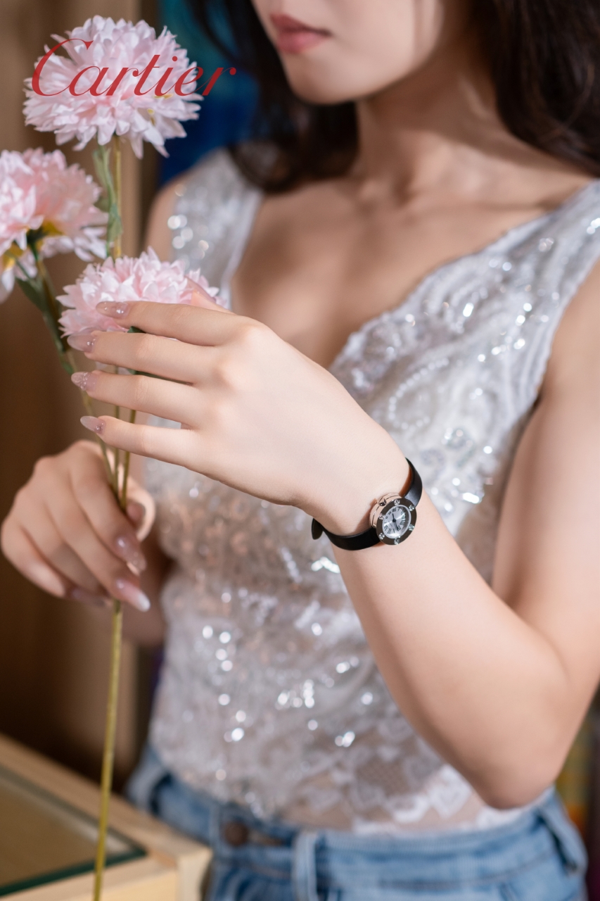 Cartier LOVE Watch rose gold bezel, silver dial, black leather strap 23mm Women's Quartz