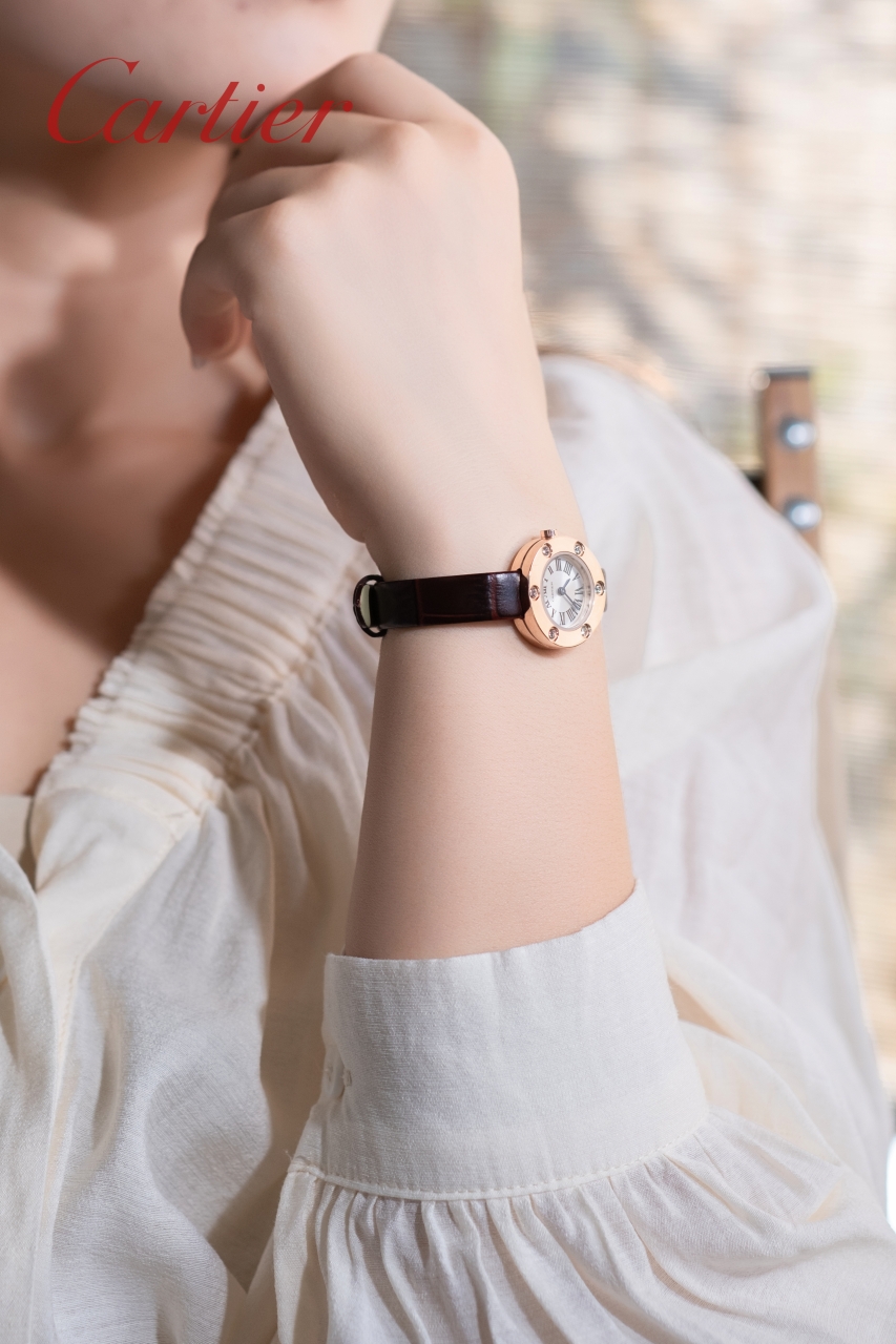 Cartier Ballon Bleu de Cartier cassa in oro rosa, quadrante argentato, cinturino in pelle marrone 33mm Quarzo da donna