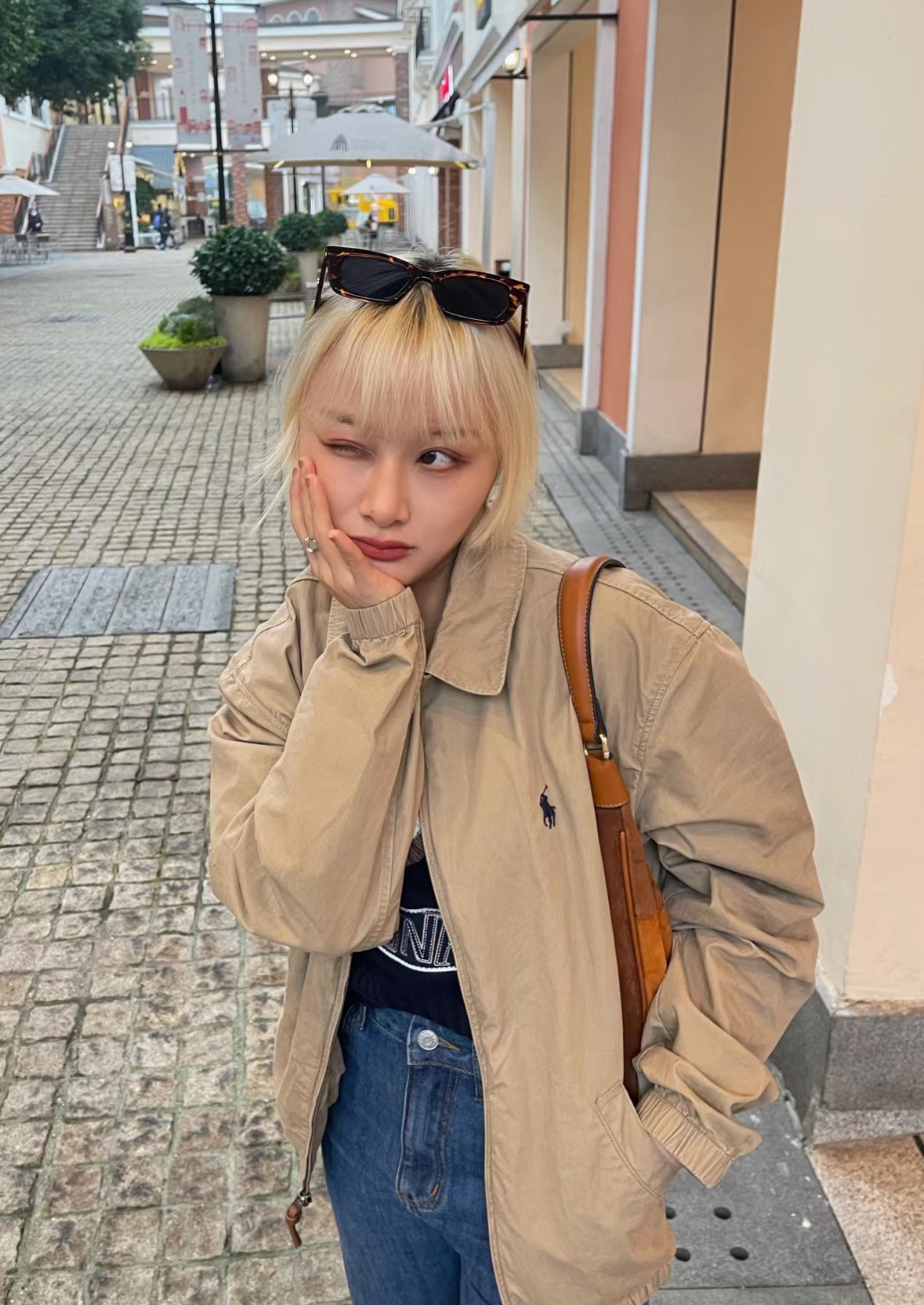 Stylish Raulen Jacket: Simple Design, Attention-Grabbing Focus for Autumn Closet - 图片 5