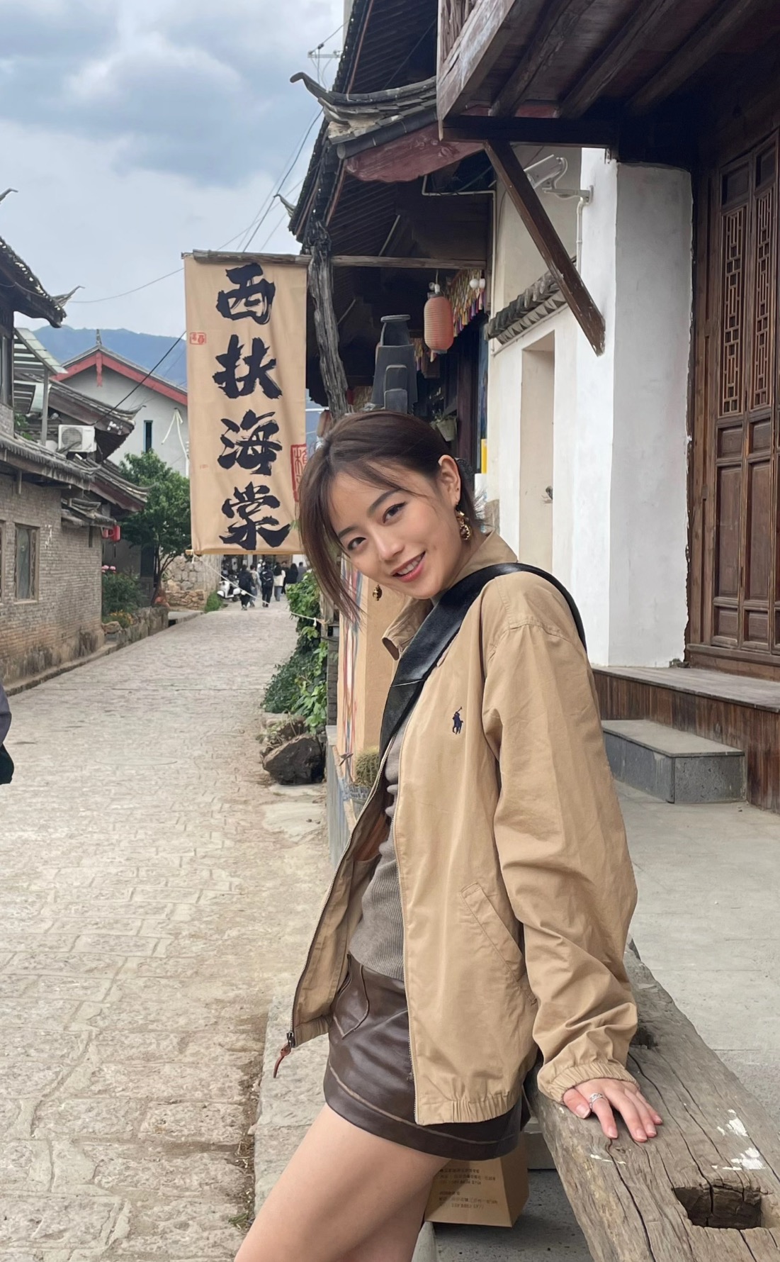 Stylish Raulen Jacket: Simple Design, Attention-Grabbing Focus for Autumn Closet - 图片 1