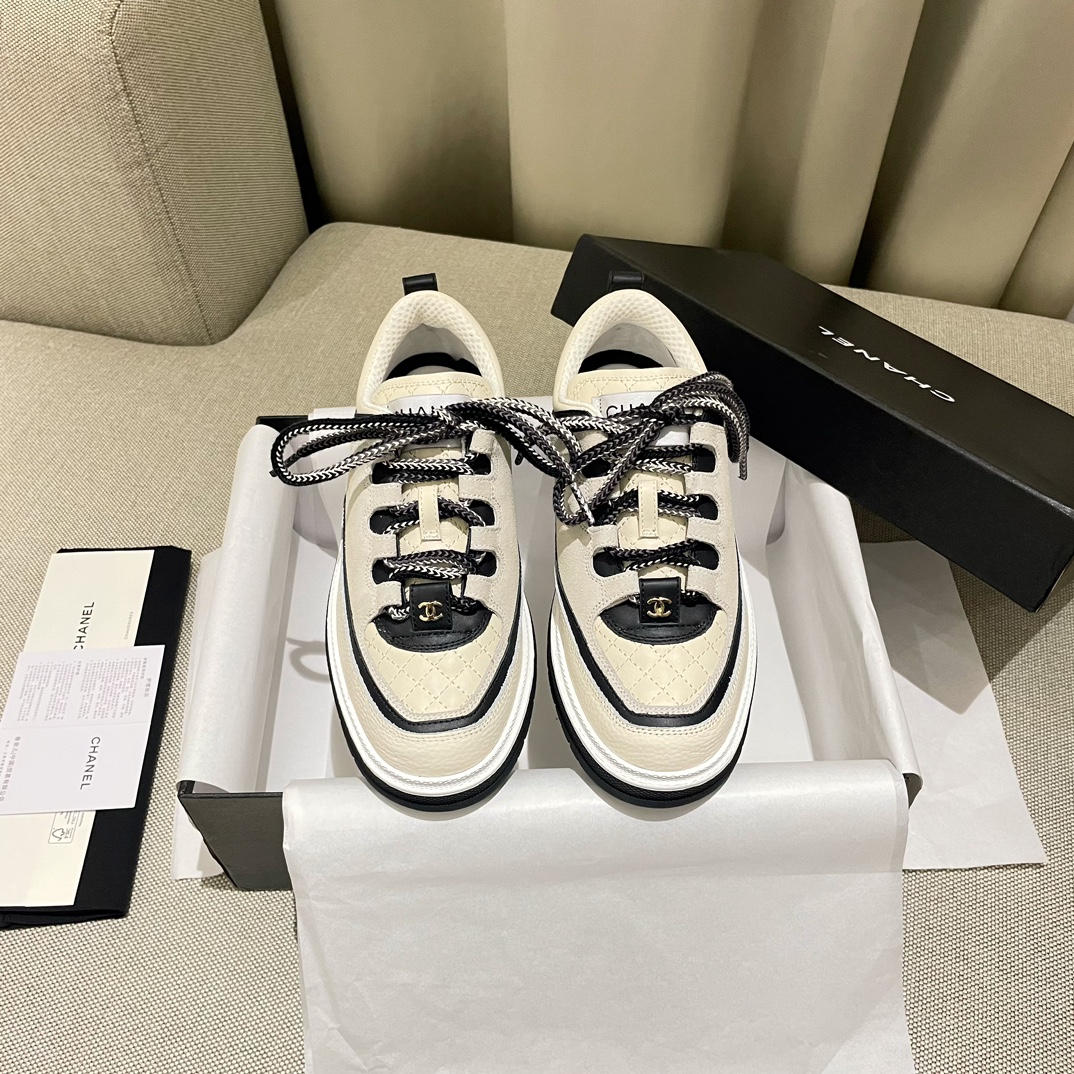 NO:233172,Factory direct sales A favorite pair of high-enhancing thick-soled and beautiful slippers, counter [authentic grade] version!  !  This season’s new Xiaoxiang style is really beautiful, I really love it at first sight. The classic combination is really super unique!  Retro and fashionable, it matches it with pants, sweatshirts or skirts!  How to wear it, the more you like it, the more you like it. Official catalogue: 35-39 (40 custom made without return) Color: As shown in the picture, all equipped with genuine Italian packaging, casual shoes/sports shoes, sneakers, slippers, hoodie, sweatshirts, skirts19860909工厂直销 A年度最爱一双增高厚底绝美爆款拖鞋 专柜【正品级】版本！！ 这一季小香新款真的太好看了, 真的一眼爱了 经典的搭配,真的超级有个性！ 复古又时髦,无论搭配裤子卫衣或裙子都超级搭！怎么穿怎么好看,越爱越喜欢 官方目录 码数35-39(40订做不退换) 颜色:如图 均配意大利正品包装,休闲鞋/运动鞋,sneakers,slippers,hoodie,sweatshirts,skirts,Women's Shoes